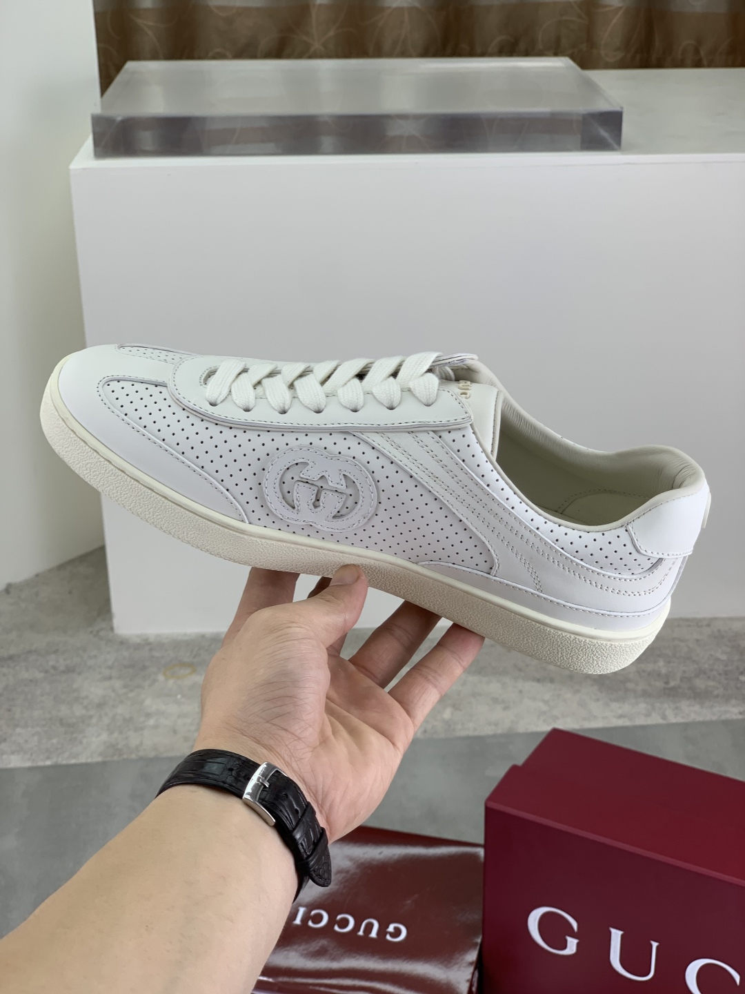 Gucci Women's White Leather Screener Sneaker with Interlocking G 7 cmp i1746378543994 6716 0 5