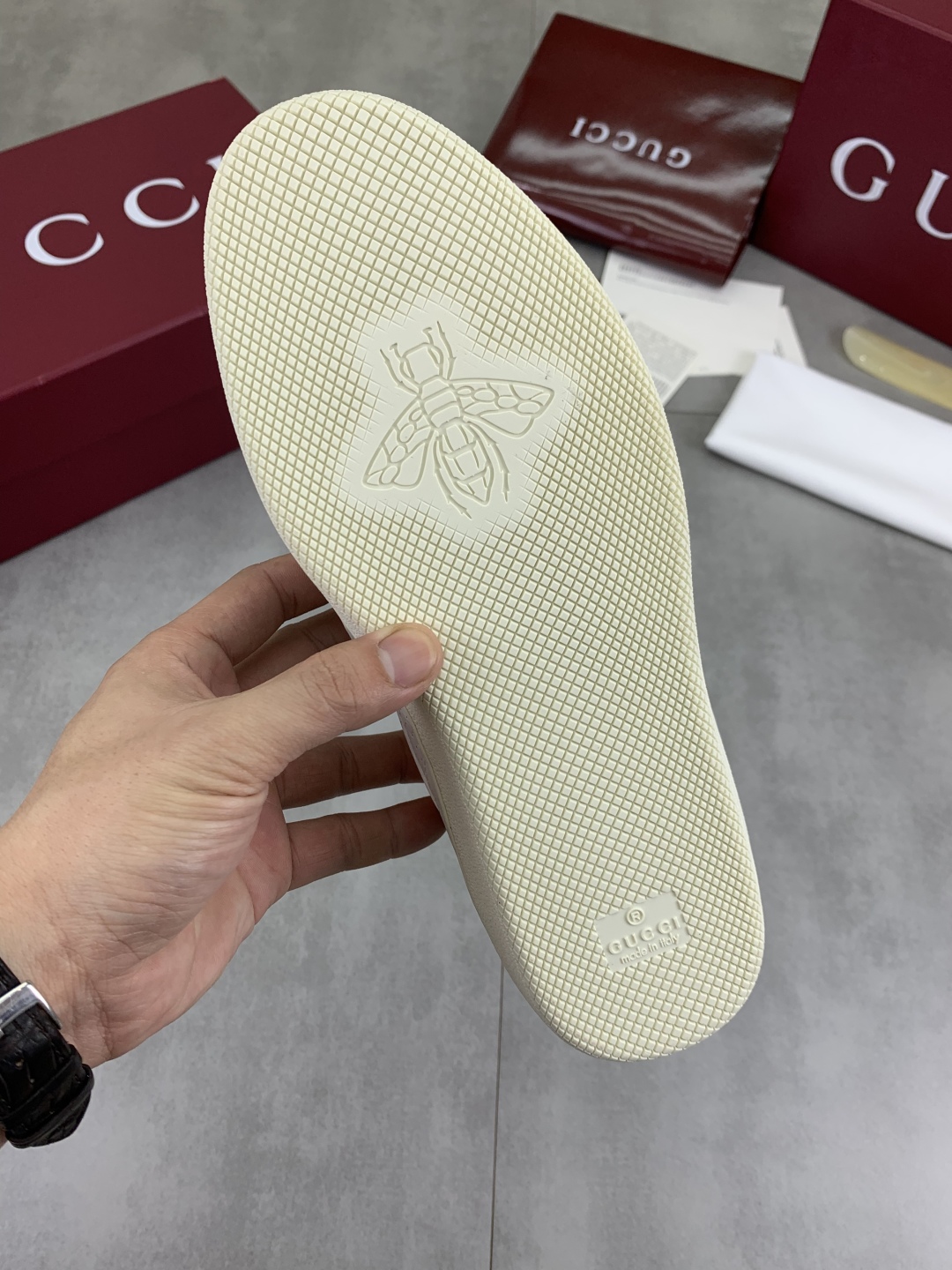 Gucci Women's White Leather Screener Sneaker with Interlocking G 9 cmp i1746378544904 6917 0 7