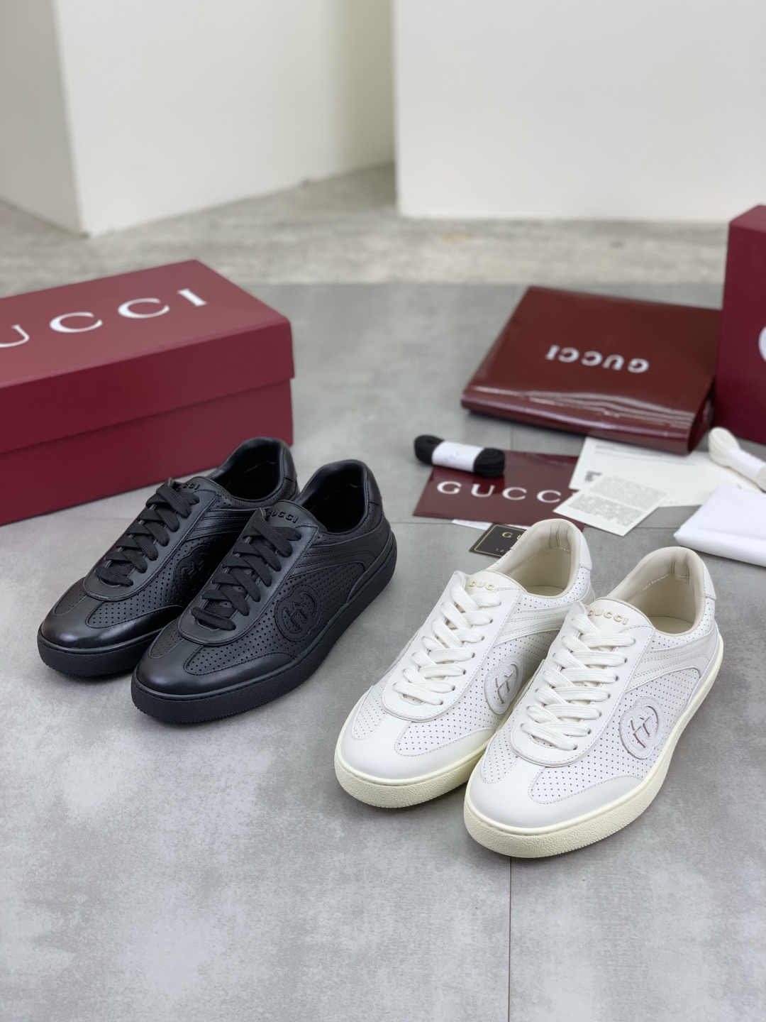 Gucci Women's White Leather Screener Sneaker with Interlocking G 10 cmp i1746378554474 5384 0 8
