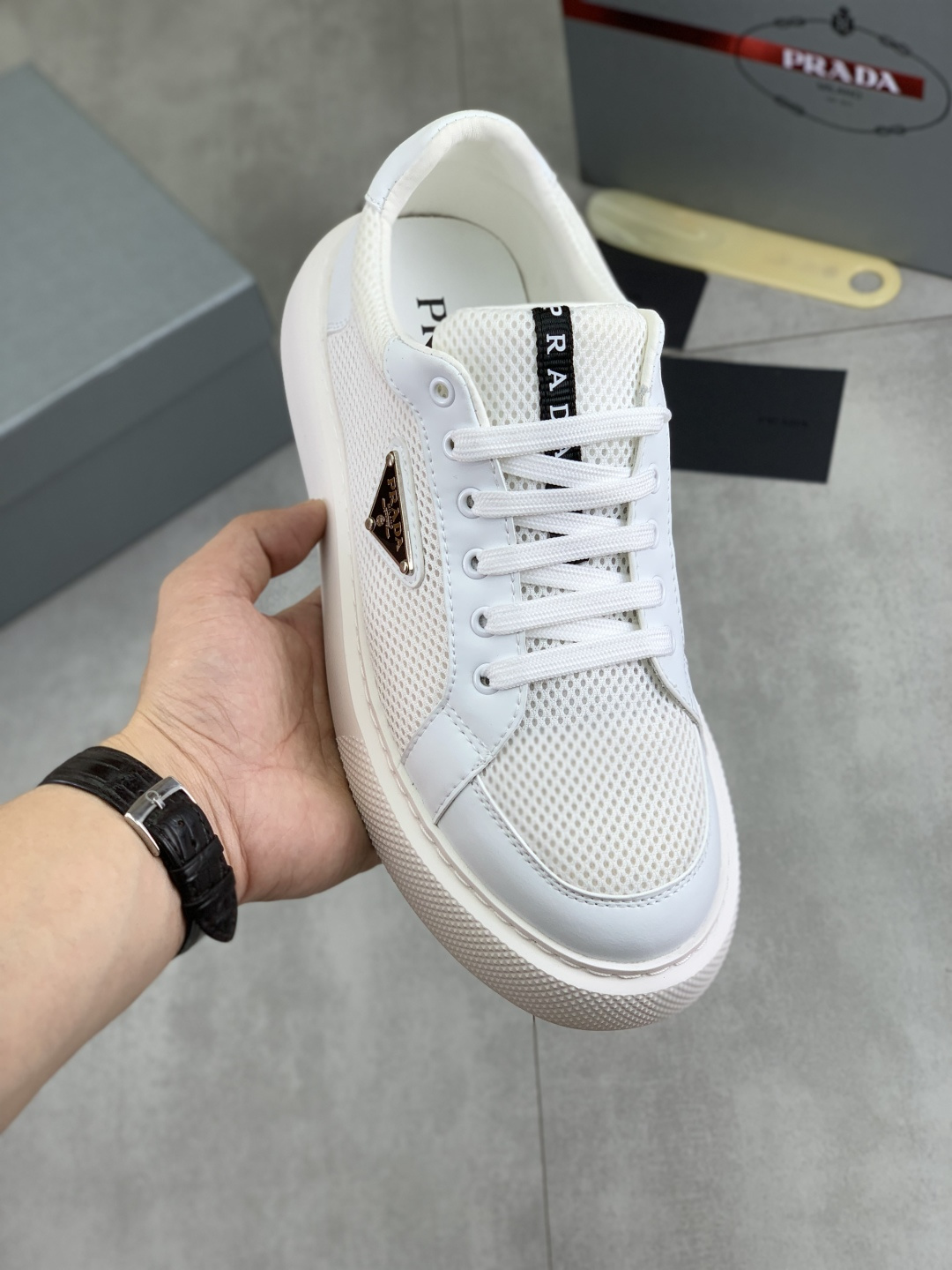 NO:283741,[Real price] High-version official website hits the hottest version, trendy brand (Prada Prada) mainly promotes hottest version, avant-garde and versatile fashion men's shoes private version, cowhide surface splicing 11.. Fashionable and crisp, original imported cowhide inner cowhide footbed; atmospheric personality is more trendy and eye-catching and pursue grade, it will subvert the old concept, and it must be a fashion trendy and fashionable trendy with you! Must keep it yourself! High-end comfortable, large and low, high-end quality workmanship. Number of 38-44 6 colors available.,,prada,prada,cowhide19860909【实价】高版本 官网爆款上市, 潮牌（普拉达Prada）主推爆款,前卫百搭时尚男鞋私版开模,牛皮面拼接11..时尚干脆、原版进口牛皮内里牛皮垫脚；大气个性更潮更抢眼更追求档次,它将颠覆旧念,与您共度时尚潮人必备! 必自留 ! 高大上的舒适大低,高端品质做工.码数38-44 6色可选.,,prada,prada,cowhide,Men's shoes