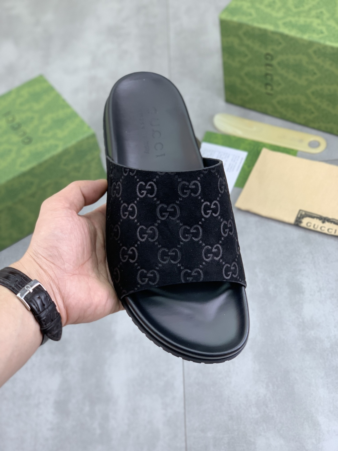 NO:284206,【Real Price】High-quality GUCCI new casual slippers, original official website, perfectly made to transmit a kind of noble luxury, sublimating its luxury definition in Gucci high-end extraordinary craftsmanship. Original Gucci double G combination sole, 39-44 (38 45 customized),,gucci,slippers19860909【实价】 高品质 GUCCI 古奇新款休闲拖鞋,原版官网、完美做透射出一种尊贵奢华,于古奇高端超凡工艺中升华其奢侈定义.原版古奇双G组合大底,码数39-44（38 45定做）,,gucci,slippers,Men's shoes