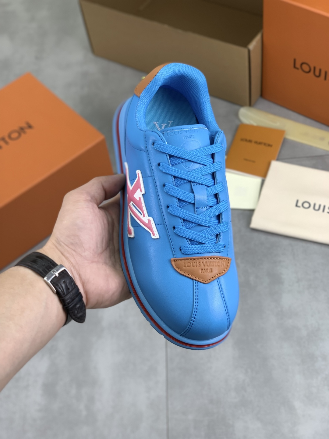 NO:346353,Real-price [LOUIS VUITTON) couple model (original order) new LV Louis Vuitton * - Top version of LV classic trendy shoes!  Use imported original cowhide and original inner layer. The latest original wear-resistant Tpu outsole!  High-quality quality!  A variety of colors are available, code count 35-44 (45 46 customized), louis vuitton, louis vuitton, louis vuitton, cowhide19860909实价【LOUIS VUITTON）情侣款（原单）新款LV路易威登 *——顶级版本 LV经典潮鞋！选用进口原版牛皮 原版内里.最新款原版耐磨Tpu大底！高品质精品！多款颜色可选,码数35-44（45 46定制）,,louis vuitton,louis vuitton,louis vuitton,cowhide,Men's shoes