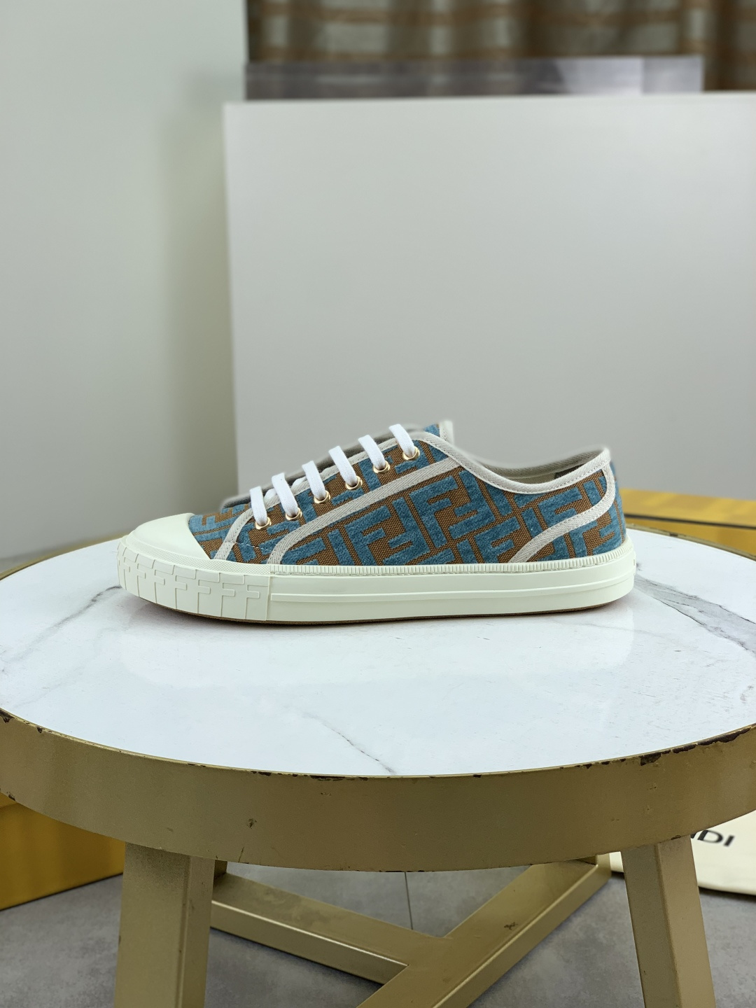 NO:348094,Real price Top quality Fendi Original version - Fendi Original imported cowhide casual sports casual shoes imported original towels developed in season, original imported wear-resistant cowhide sole; after countless adjustments, the original version has been adjusted to achieve such a perfect effect, and the matching is more personalized, trendy men must have private numbers, men 39-44 4 colors available, fendi, cowhide19860909实价 顶级品质芬迪 原版 顶级版本———芬迪 原板进口牛皮休闲运动休闲鞋进口原版毛巾里季开发,原版进口耐磨牛皮大底；经历无数次调整,才调整出原版一样如此完美的效果,搭配更显个性哦潮男必备私码数 男39-44 4款颜色可选,,fendi,cowhide,Men's shoes