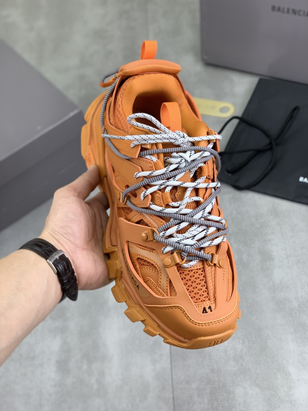 NO:346604,Real price Tra Sneaker 3 generations outdoor concept retro dad shoes produced by VG version of old-fashioned factory Synchronous packaging Original large box Precise details Official private model combination sole From the inside to the outside Maximum scale restore official ZP Size 36 37 38 39 40 41 42 43 44 45,19860909实价 Tra Sneaker 三代 户外概念复古老爹鞋 老牌大厂VG版本出品 同步包装 原装大盒 细节精准对位官方 私模组合大底 从里到外 最大尺度还原官方ZP 尺码36 37 38 39 40 41 42 43 44 45,,Men's shoes