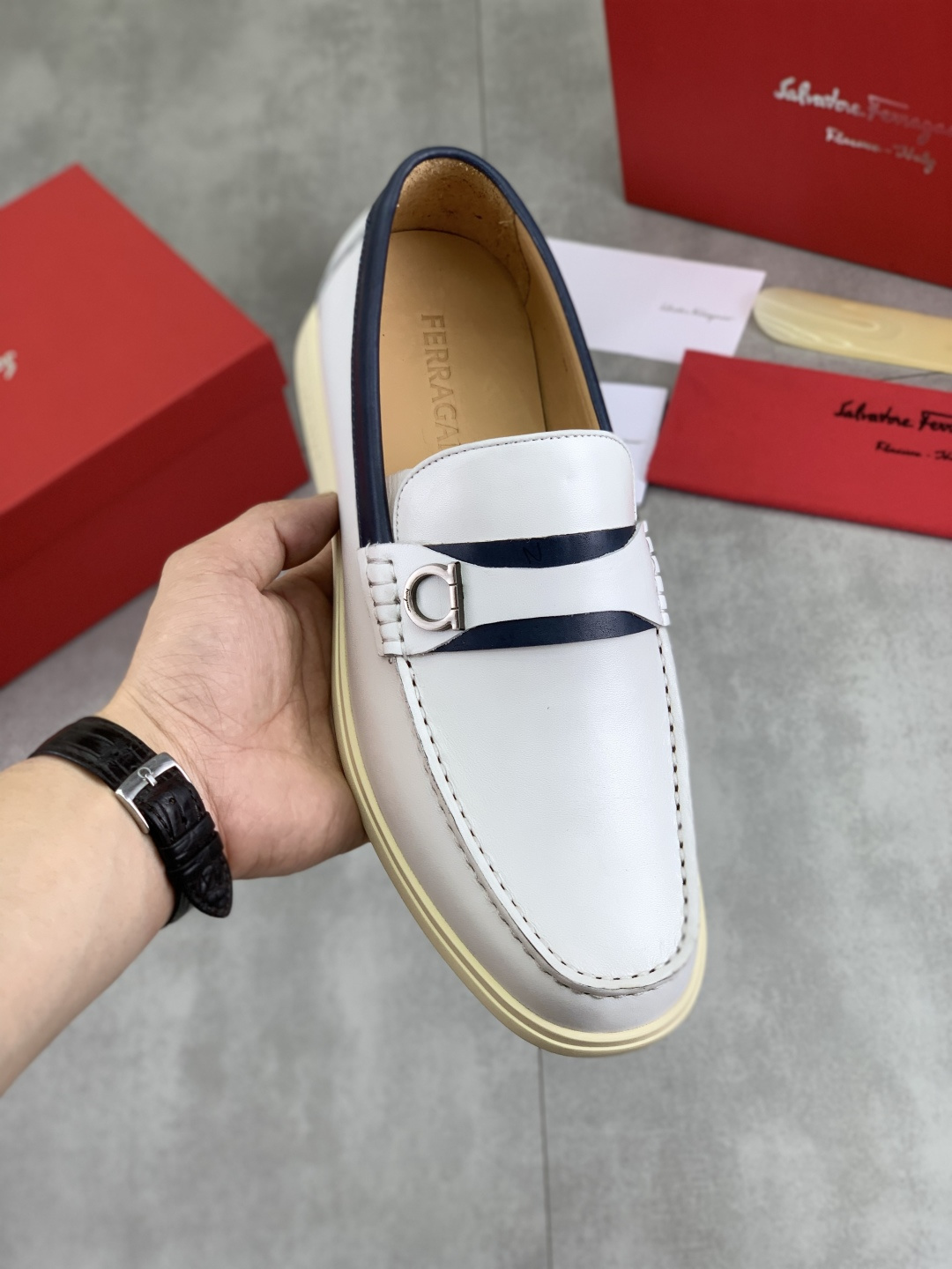 NO:347867,【Real Price】Soiled Beef 【Salvatore Ferragamo】Ferragamo Men’s latest casual business leather shoes!  Simultaneously launched!  The fabric is made of special imported original calf leather, and the inner part is made of imported water-dyed cowhide, which is absolutely luxurious and leads the fashion trend. Code 38-44 (45 46 can be customized) Black Brown Burgundy Color is available, louis vuitton, ferragamo, ferragamo, cowhide19860909【实价】水染牛里【Salvatore Ferragamo】菲拉格慕 男士最新款休闲商务皮鞋！同步上市！面料采用专用进口原版小牛皮,内里采用进口水染牛皮,绝对的奢华打造,引领时尚潮流.配码38-44 (45 46可以定做) 黑色 棕色 酒红 款颜色可选,,louis vuitton,ferragamo,ferragamo,cowhide,Men's shoes