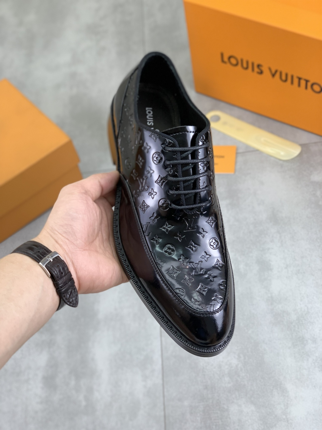 NO:349429,Real price [LOUIS VUITTON) Water-Dyeing Beef Original List New LV Louis Vuitton * - Top version LV classic leather shoes!  Use imported original calfskin. Original genuine leather edge strips are spliced ​​with wear-resistant high-end rubber outsole!  High-quality quality!  Color black optional code number 38-44 (45 customized), louis vuitton,louis vuitton,louis vuitton,cowhide19860909实价【LOUIS VUITTON）水染牛里 原单 新款LV路易威登 *——顶级版本 LV经典皮鞋！选用进口原版小牛皮 原版真皮边条拼接耐磨高端橡胶大底！高品质精品！颜色黑色可选 码数38-44 (45定做),,louis vuitton,louis vuitton,louis vuitton,cowhide,Men's shoes