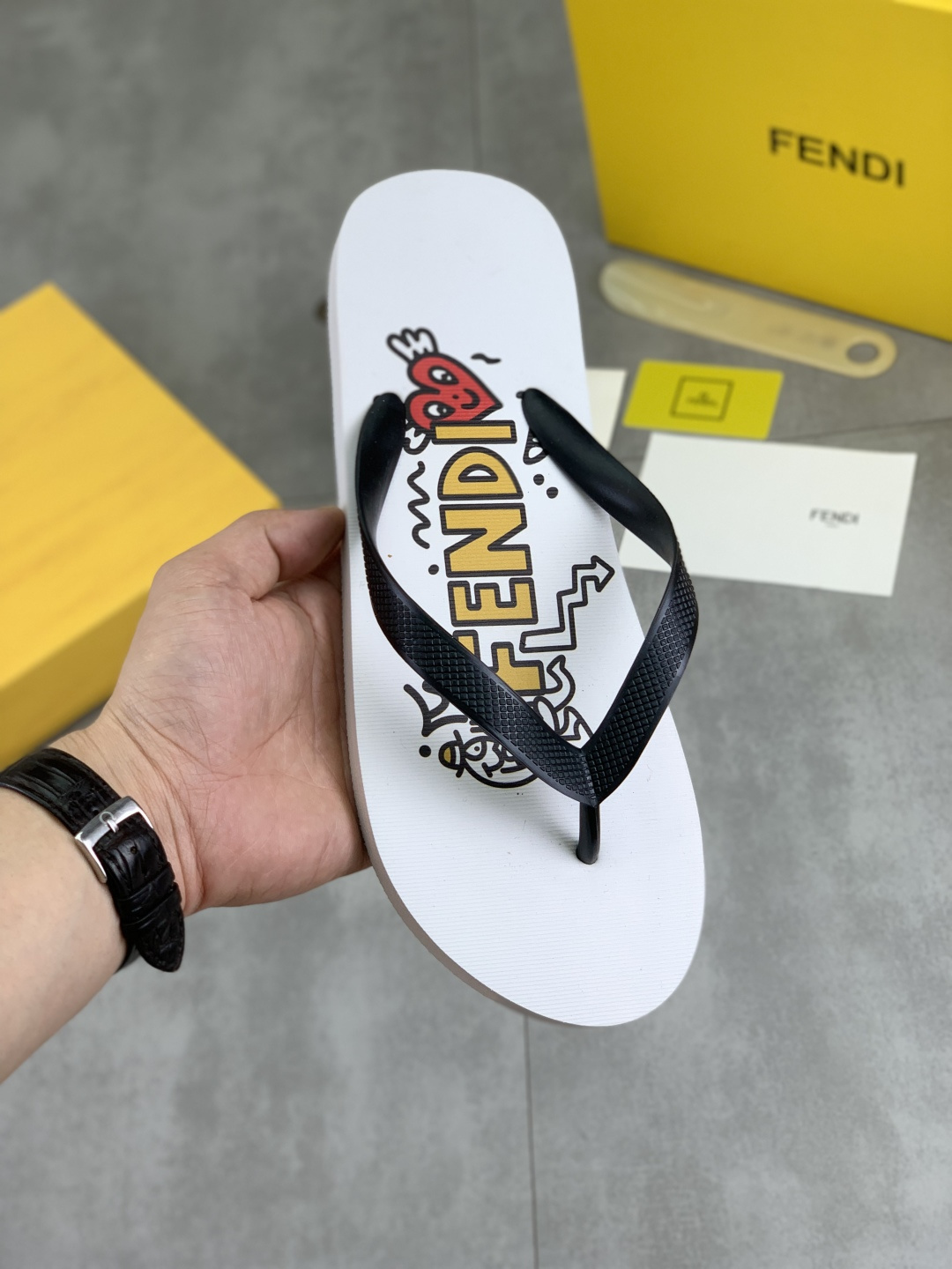 NO:345112,Real price Fendi summer slippers synchronous upper imported Italian fabric, original sole is specially supplied with original sole, exclusive movable molding sole is super comfortable, original order goods, high quality, can be entered and exit at will, welcome to compare. Number of sizes 37-46 Multi-color options, fendi, slippers19860909实价 芬迪 夏拖鞋同步 鞋面意大利进口面料,鞋底原厂特供原版底,独家活动成型底超级舒适,原厂跟单货,发高品质,可随意进出,欢迎对比 码数37-46 多色可选,,fendi,slippers,Men's shoes