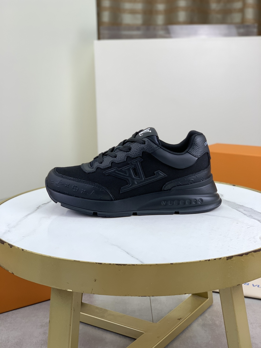 NO:345807,Real price Top version [LOUIS VUITTON) Couple craftsmanship model Special Counter Series (original) New LV Louis Vuitton - Top version LV classic high-top trendy shoes!  Use imported original craft calfskin, original breathable inner lining. Original wear-resistant, lightweight and high-end TPU bottom!  High-quality quality!  A variety of colors are available, size number for women 35-39, male 39-44 (female 40, male 45 customized),, louis vuitton,louis vuitton,louis vuitton,cowhide19860909实价  顶级版本【LOUIS VUITTON）情侣工艺款 专柜系列（原单）新款LV路易威登 ——顶级版本 LV经典高帮潮鞋！选用进口原版工艺小牛皮 原版透气内里.原版耐磨轻便高端TPU大底！高品质精品！多款颜色可选,码数女35-39 男39-44（女40 男45定做）,,louis vuitton,louis vuitton,louis vuitton,cowhide,Men's shoes