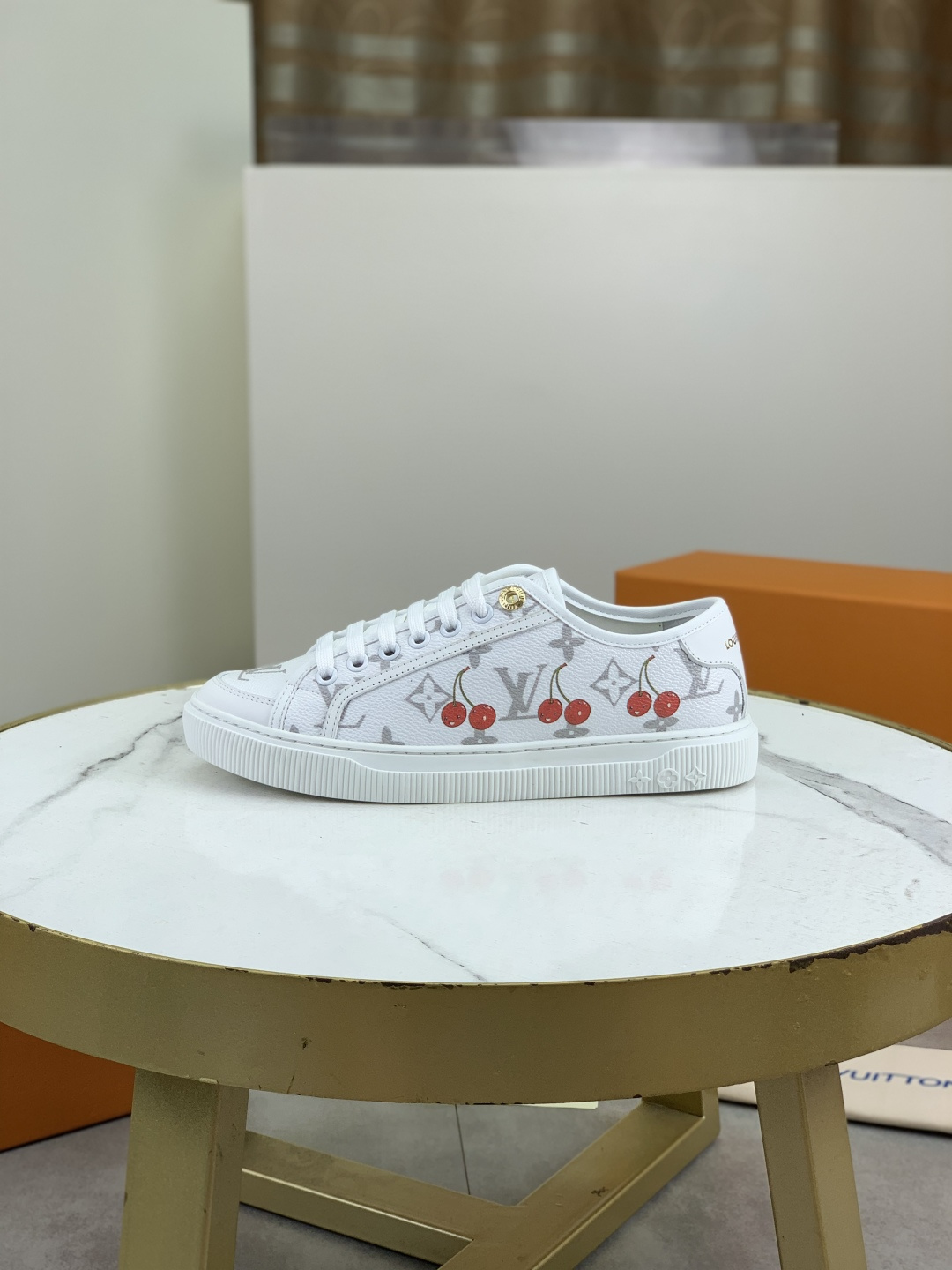 NO:346976,Real price Top version Louis vui...tton ss25 new arrival~ couple style L family classic thick-soled sneakers 2025 autumn and winter new version This time Out sneakers are made of imported canvas, illuminating the side center logo with dazzling luster. Inscription eyelets and metal textured leather trim at the rear rich details, thickened rubber outsole blooms Monogram flowers and doll decoration is a cooperative model of Takashi Murakami top quality size 35-40 for women 38-46 for men (four 40 for men 45 or above),,louis vuitton,louis vuitton,sneakers19860909实价 顶级版本 Louis vui……tton ss25 new arrival～情侣款 L家经典厚底运动鞋2025秋冬新版面 本款Time Out 运动鞋取材进口帆布面,以耀眼光泽点亮侧面心标识.铭纹孔眼和后部金属质感皮革饰边丰富细节,加厚橡胶外底绽放 Monogram 花卉 公仔装饰 是村上隆合作款 顶级精品 码数女35-40 男38-46（女40 男45以上定做）,,louis vuitton,louis vuitton,sneakers,Men's shoes