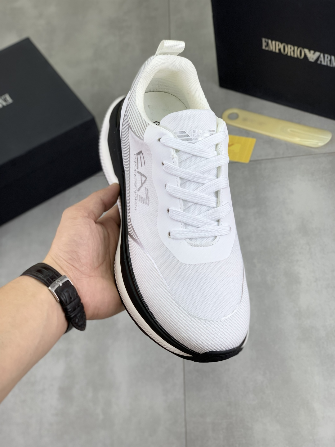 NO:349738,[Real Price] [Armani] New men's shoes are on the market first, and the material is perfect for all versions of the market. The highest quality imported original cowhide, the inner material is sheepskin inner lining, private mold soft TPU rubber comfortable sole, high comfort for the foot. Real-life shooting, imported special materials highlight the brand's unique charm 3 colors optional, code number; 38-44 (45 customized),,armani,cowhide,sheepskin19860909【实价】【 阿玛尼】新款男鞋抢先上市,材料做工完胜市场所有版本 最高品质进口原版牛皮,内里材料采用羊皮内里,私模软质TPU橡胶舒适大底,上脚舒适度高.实物拍摄,进口专用材料凸显品牌独特魅力 3色可选 码数；38-44（45 定做）,,armani,cowhide,sheepskin,Men's shoes