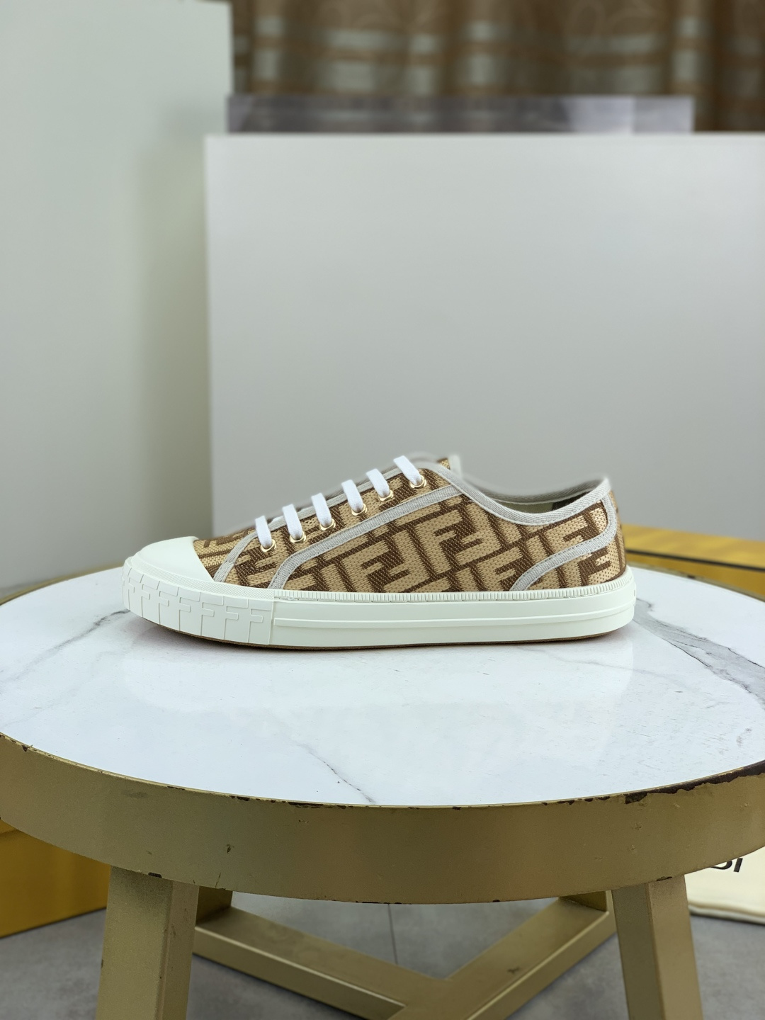 NO:348128,Real price Top quality Fendi Original version - Fendi Original imported cowhide casual sports casual shoes imported original towels developed in season, original imported wear-resistant cowhide sole; after countless adjustments, the original version has been adjusted to achieve such a perfect effect, and the matching is more personalized, trendy men must have private numbers, men 39-44 3 colors available, fendi, cowhide19860909实价 顶级品质芬迪 原版 顶级版本———芬迪 原板进口牛皮休闲运动休闲鞋进口原版毛巾里季开发,原版进口耐磨牛皮大底；经历无数次调整,才调整出原版一样如此完美的效果,搭配更显个性哦潮男必备私码数 男39-44 3款颜色可选,,fendi,cowhide,Men's shoes