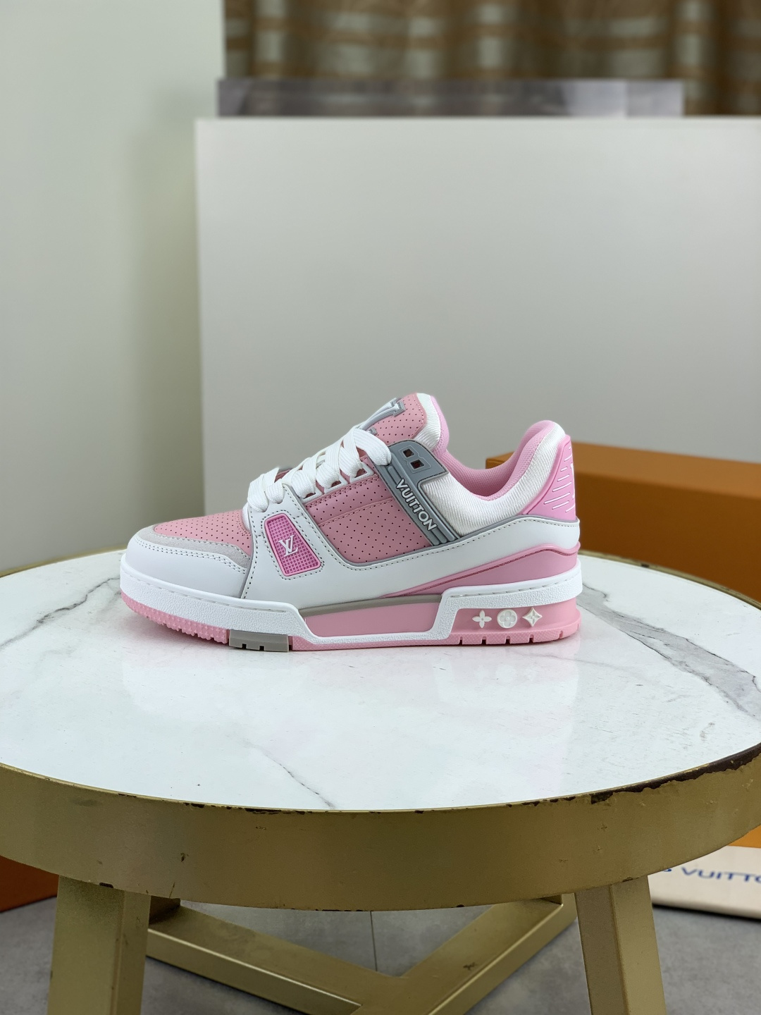 NO:352855,The top version of the most popular version [LOUIS VUITTON) (original list) The most popular new LV Louis Vuitton * - Top version of LV classic trendy shoes!  Choose imported original interior. Original wear-resistant and lightweight TPU bottom!  High-quality quality!  A variety of colors available, size number women 35-39, louis vuitton, louis vuitton, louis vuitton19860909跑量实价 顶级版本【LOUIS VUITTON）（原单）最情侣新款LV路易威登 *——顶级版本 LV经典潮鞋！选用进口原版内里.原版耐磨轻便TPU大底！高品质精品！多款颜色可选,码数女35-39,,louis vuitton,louis vuitton,louis vuitton,Men's shoes