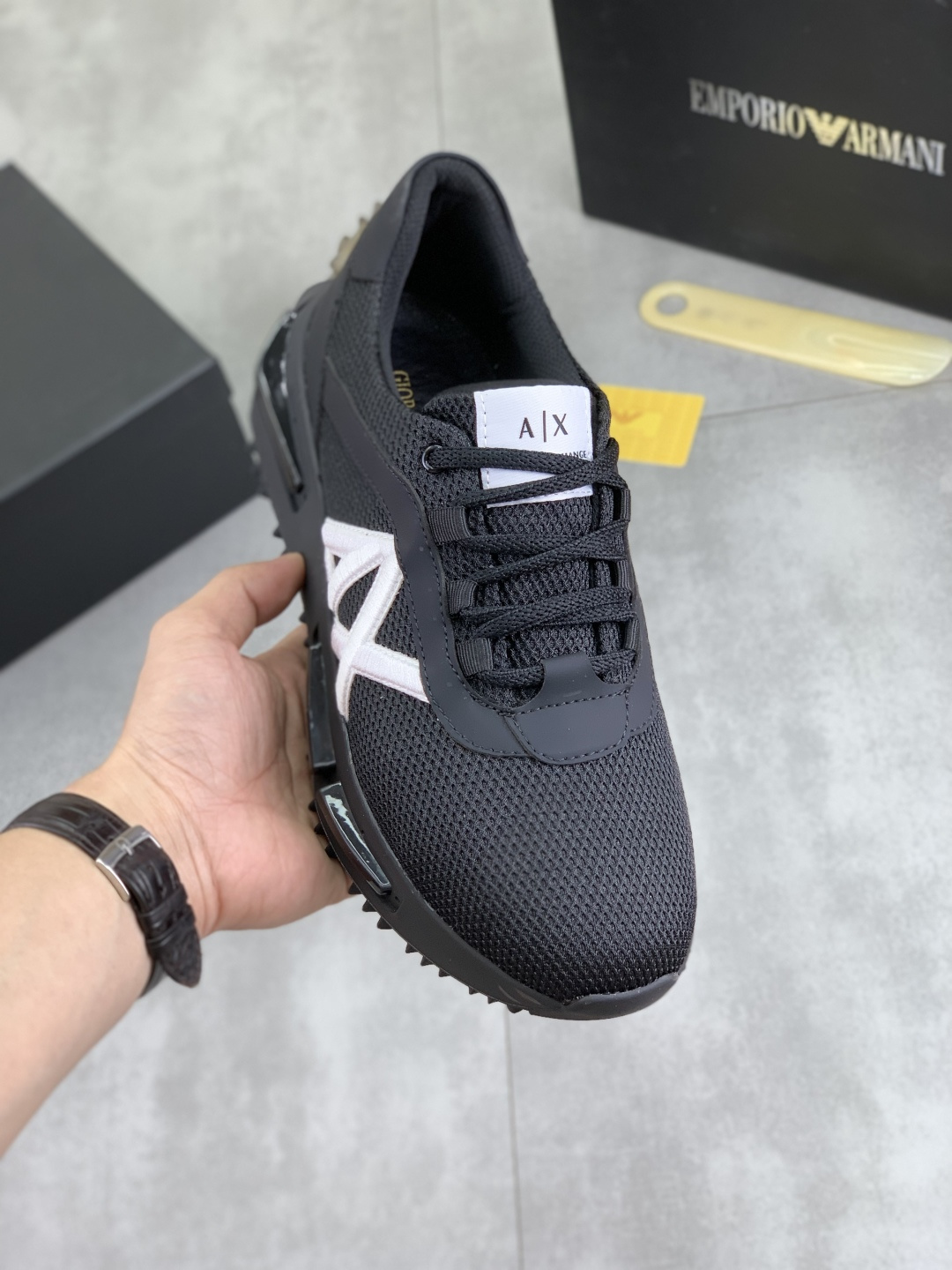 NO:354433,[Real Price] [Armani] New men's shoes are on the market first, and the material is perfect for all versions of the market. The highest quality imported original cowhide, the inner material is made of sheepskin inner lining, private mold soft TPU rubber comfortable sole, high comfort for the foot. Real-life shooting, imported special materials highlight the unique charm of the brand Black White Optional Number of Sizes; 38-44 (45 Customized), Armani, cowhide, sheepskin19860909【实价】【 阿玛尼】新款男鞋抢先上市,材料做工完胜市场所有版本 最高品质进口原版牛皮,内里材料采用羊皮内里,私模软质TPU橡胶舒适大底,上脚舒适度高.实物拍摄,进口专用材料凸显品牌独特魅力 黑色 白色可选 码数；38-44（45 定做）,,armani,cowhide,sheepskin,Men's shoes