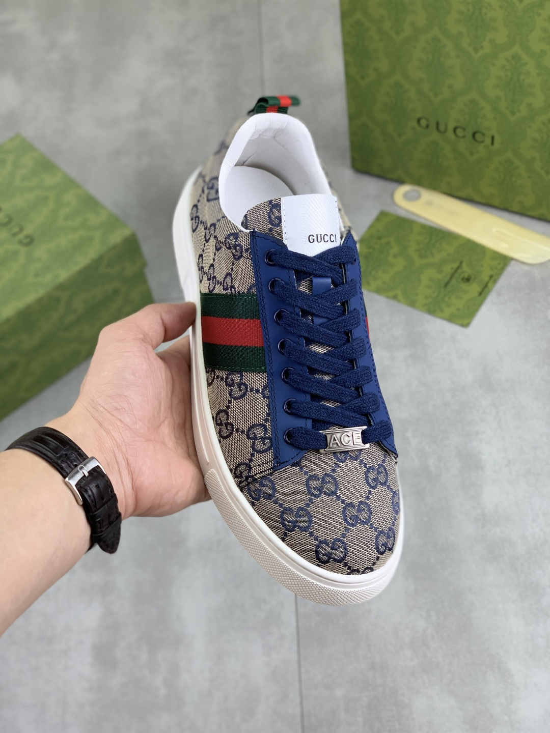 NO:354449,[Real Price] (Guqi GUCCI) official website latest casual and fashionable men's shoes, the hot style is simple and atmospheric, exclusive to trendy men. The latest official website latest brand double G element Guqi original decoration, fashionable and generous, original frosted calfskin imported from the fabric, the inside of the pig skin, the official website designated wear-resistant and lightweight original rubber casual sole, classic style real shot 38-44 3 colors available, gucci, cowhide19860909【实价】（古奇GUCCI）官网最新款休闲时尚男鞋,爆款版型简洁大气,潮男专属.独有的官网最新品牌双G素元素古奇原版装饰,时尚又大方,面料原版磨砂小牛皮全进口头层猪皮内里,官网指定耐磨、轻便原版橡胶休闲大底,经典款实物拍摄38-44 3款颜色可选,,gucci,cowhide,Men's shoes