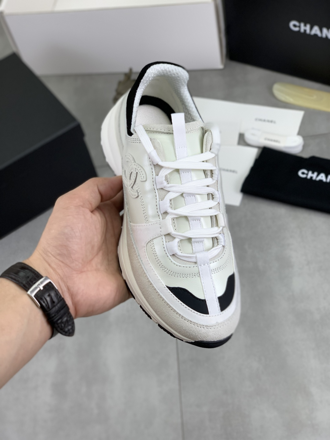 NO:356300,[Real price] Chanel - Ch@nel Spring and summer new sports shoes fabric made of Italian imported beef reverse velvet color-blocking calfskin. Various color-blocking + reflective edge material design sense. Breathable and comfortable inner. Fashionable essence must be entered. 35-40. 6 colors are available. Full packaging is equipped with airplane boxes., chanel, sneakers, cowhide19860909【实价】香奈儿- Ch@nel 春夏新款运动鞋 面料意大利进口牛反绒拼色小牛皮而成 多种拼色+反光边料的设计感 透气舒适内里 时髦精必入码数35-40 6款颜色可选 全套包装配飞机盒,,chanel,sneakers,cowhide,Men's shoes