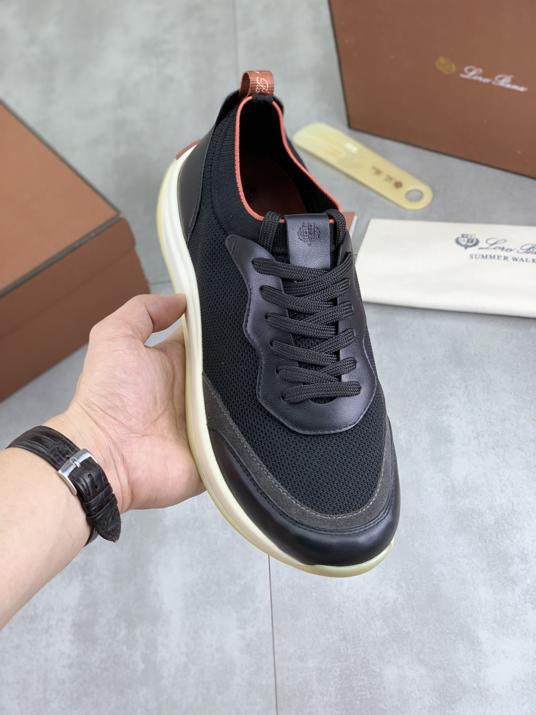 NO:356211,Price, real price, high quality, latest casual shoes, Loro Piana, top-level purchase original copy, founded the existing Loro Piana company on April 24. The family business has been the sixth generation, providing top-notch high-quality products for customers who value taste and quality requirements. Imported original fly weaving and cowhide fabric, made of plain calf leather inside, hand-sewn thread with cowhide footbed original packaging, size 38-44 (45 customized) 3 colors available,,loro pigeon,cowhide19860909跑量价 实价高品质 最新款休闲鞋Loro Piana 顶级级购买原版复制 于194月24日一手创立现有的Loro Piana公司.家族经营至今已是第六代,为讲求品味及对质量有要求的顾客提供上等的优质商品 进口原版飞织配牛皮面料 ,内里平纹小牛皮制成 手工缝制线配牛皮垫脚 原版包装 码数38-44（45 定做）3款颜色可选,,loro piana,cowhide,Men's shoes