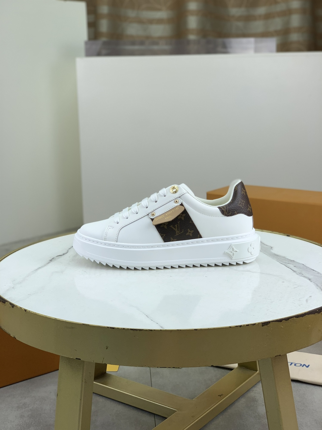 NO:346558,Real price Top version [LOUIS VUITTON) Couple craftsmanship model Special Counter Series (original) New LV Louis Vuitton - Top version LV classic high-top trendy shoes!  Use imported original craft calfskin, original breathable inner lining. Original wear-resistant, lightweight and high-end TPU bottom!  High-quality quality!  3 colors available, size number for women 35-39, male 39-44 (female 40, male 45 customized),, louis vuitton,louis vuitton,louis vuitton,cowhide19860909实价  顶级版本【LOUIS VUITTON）情侣工艺款 专柜系列（原单）新款LV路易威登 ——顶级版本 LV经典高帮潮鞋！选用进口原版工艺小牛皮 原版透气内里.原版耐磨轻便高端TPU大底！高品质精品！3款颜色可选,码数女35-39 男39-44（女40 男45定做）,,louis vuitton,louis vuitton,louis vuitton,cowhide,Men's shoes