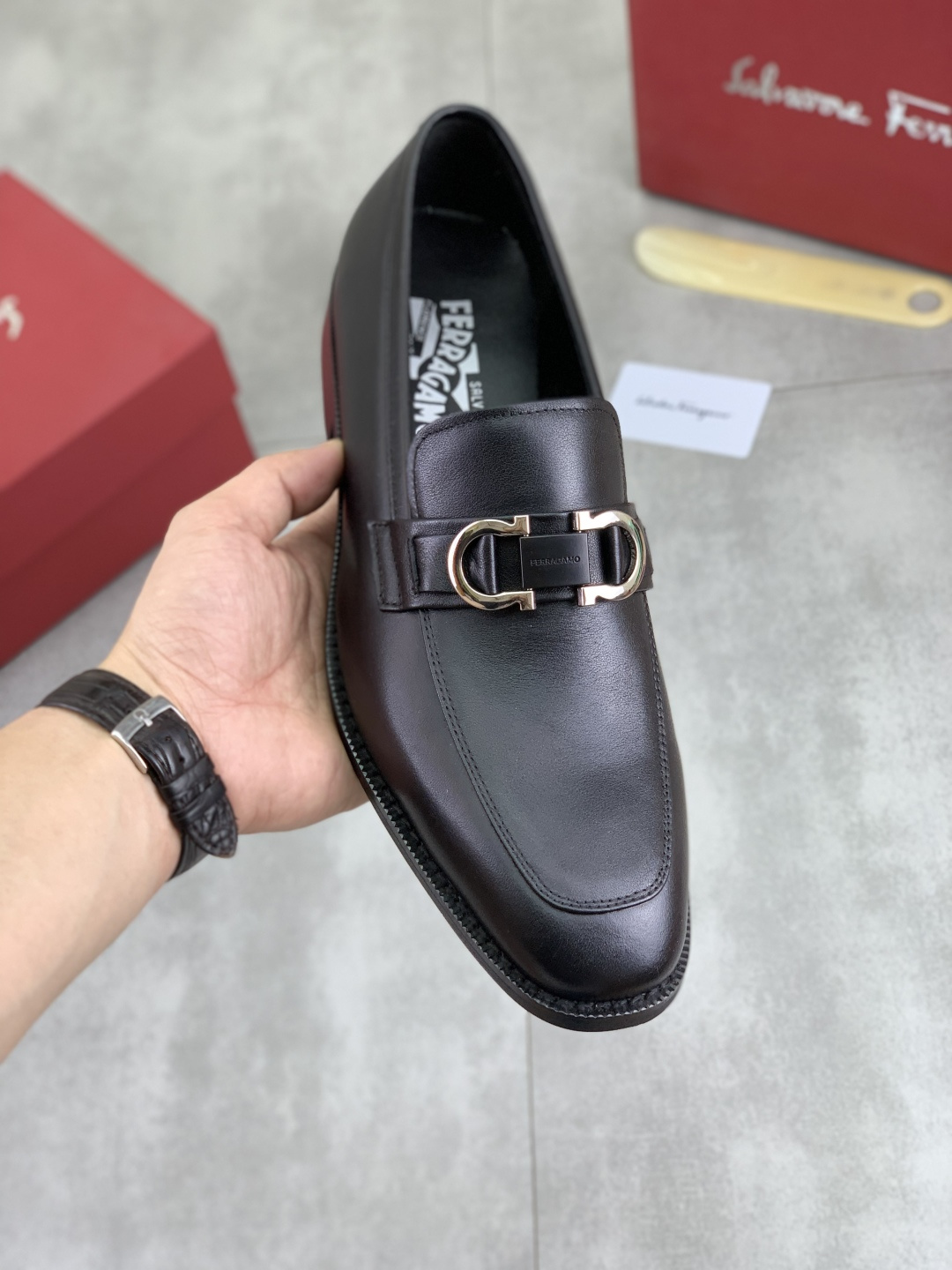 NO:345084,[Real Price] Yangli [Ferragamo] High-end men's formal business leather shoes, original 11 items!  Original imported calfskin, original metal buckle, imported sheepskin inner footbed Original outsole, men's shoes size 39-45 (customized for 38.46) black optional, ferragamo, cowhide, sheepskin19860909【实价】 羊里【菲拉格慕】高端男士正装商务皮鞋,原单11货！原版进口小牛皮,原版金属饰扣,进口羊皮内里垫脚 原版大底,男鞋码数39-45（38.46定做）黑色 可选,,ferragamo,cowhide,sheepskin,Men's shoes