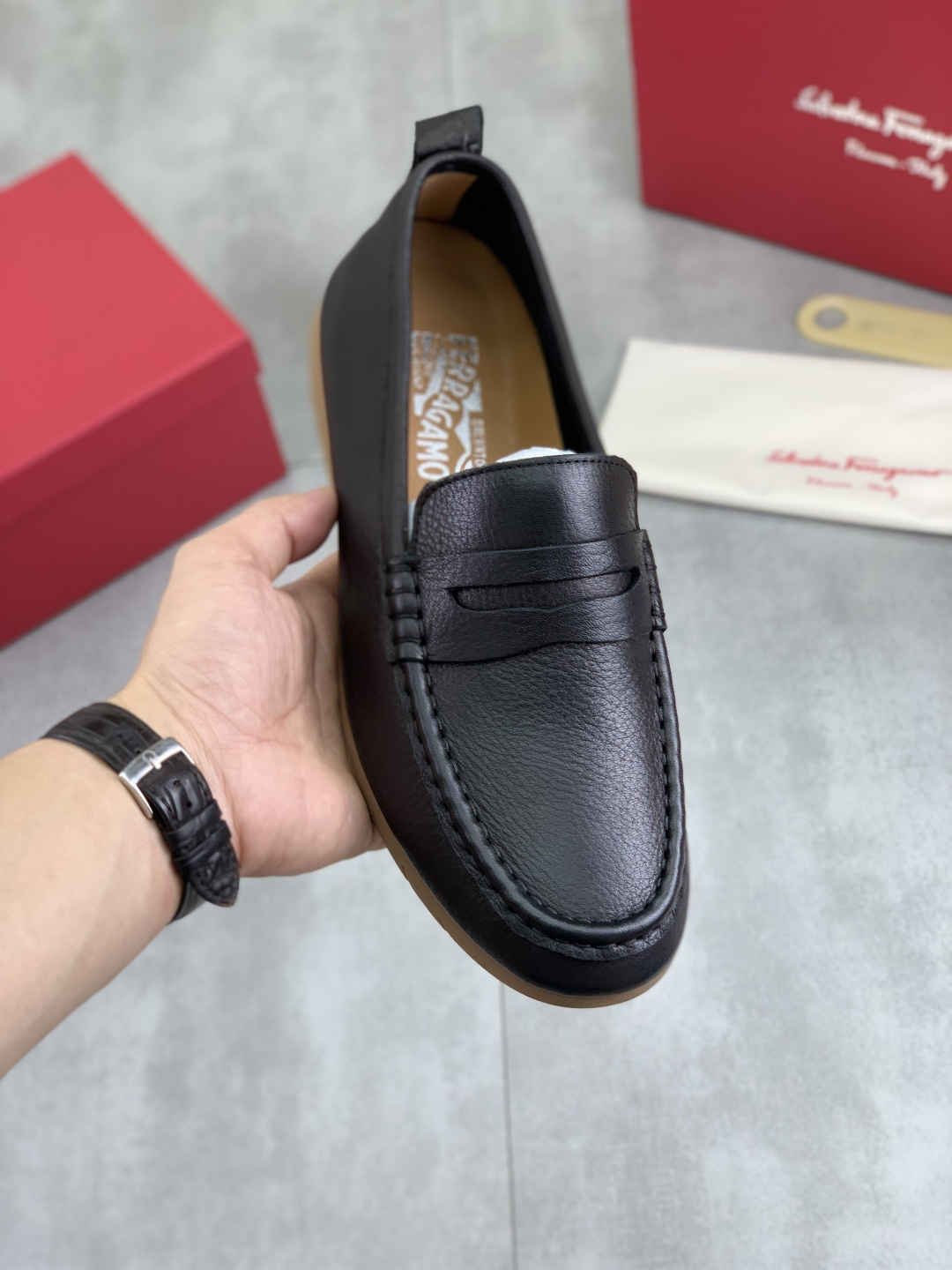 NO:349446,Real price [Ferragamo/Ferraga] latest original imported calf leather, imported pig skin lining + original luxury metal buckle + original rubber outsole soft and comfortable size 38-44, ferragamo, cowhide19860909实价【Ferragamo/菲拉格幕】最新款原版进口小牛皮,进口猪皮内里+原版奢华金属扣+原版橡胶大底柔软舒适 码数38-44,,ferragamo,cowhide,Men's shoes