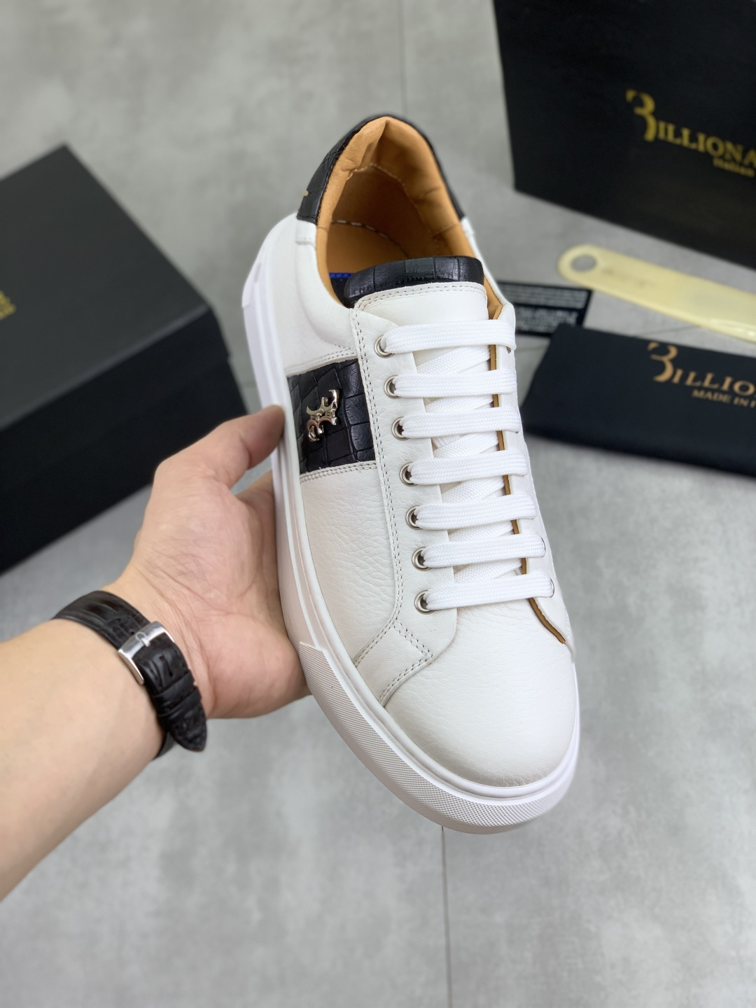 NO:351614,Real price [Billionaire] billionaire men's business casual leather shoes imported lychee pattern calf leather, upper electric embroidery brand art logo - inner comfortable cowhide inner lining - outsole genuine leather outsole heel implanted rubber bottom - ultra high quality control · fine workmanship highlighted (high-end, noble, grade) -Size 38-44,,cowhide,Leather soles19860909实价【 Billionaire】亿万富翁 男士商务休闲皮鞋 进口荔枝纹小牛皮、鞋面电绣品牌艺术logo -内里舒适牛皮内里 -大底真皮大底后跟植入橡胶底片 -超高品控·做工精细凸显(高端·贵气·档次) -Size 38-44,,cowhide,Leather soles,Men's shoes