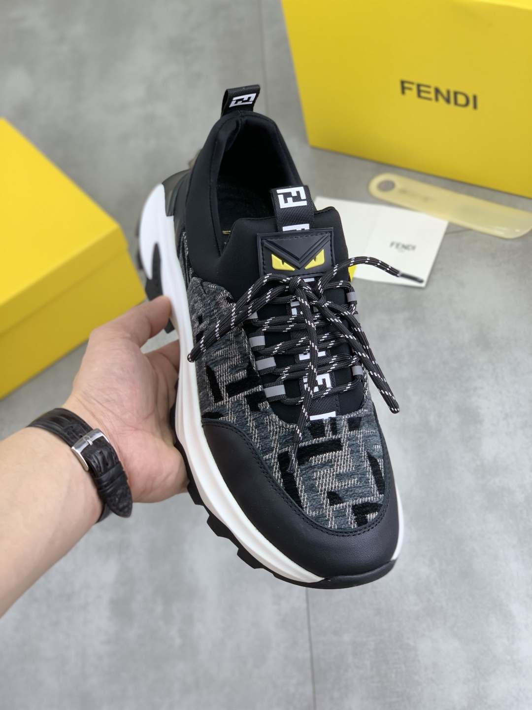 NO:352480,【Real Price】Little Monster New FENDI New Model Simple routing effect, presenting a grand and elegant and cool driving shoes. It uses imported calfskin + top-layer pigskin inner material, exquisite workmanship, comfortable feet. It is matched with any dress, showing taste and temperament, low-key luxury design is simple and elegant, noble and fashionable are loved and favored by trendy men. Size38-44 (45 customized) 3 colors available, fendi, fendi, cowhide, fendi, cowhide19860909【实价】小怪兽 新款 FENDI（芬迪）新款 简约的走线效果,呈现出大气优雅且炫酷的驾车鞋 采用进口小牛皮+头层猪皮内里材质精良做工细致 脚感舒适.搭配任意着装都尽显品位、气质,低调奢华设计简约大气 高贵时尚备受潮流男士的喜爱与青睐size38-44（45定做）3色可选,,fendi,fendi,cowhide,Men's shoes