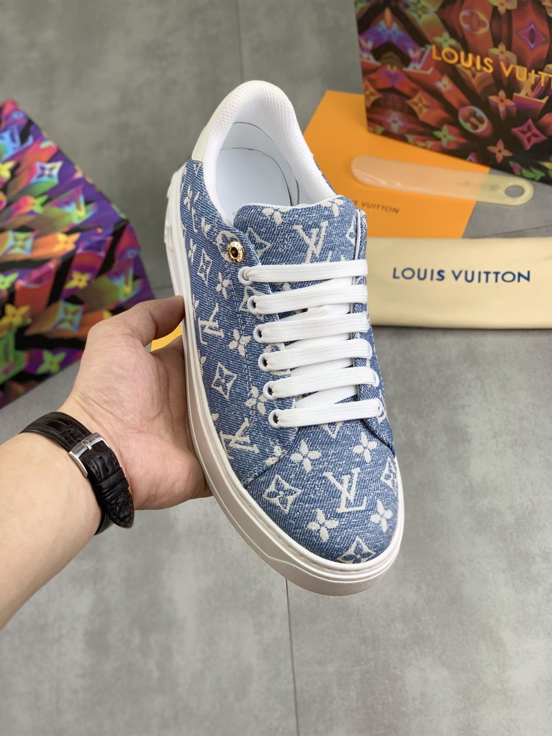 NO:352502,[Real price] High-quality Niuli [Louis Vuitton] LV official website latest casual and fashionable men's shoes style is simple and atmospheric, exclusive to trendy men. The unique official website latest brand elements original decoration, fashionable and generous, the fabric is made of original denim, comfortable and breathable mesh inner lining cowhide footbed, the official website designated wear-resistant casual sole, classic style real shooting color 6 colors optional code number 38-44 full set of packaging,,louis vuitton,louis vuitton,cowhide19860909【实价】高品质牛里【路易威登】lv官网最新款休闲时尚男鞋爆款版型简洁大气,潮男专属.独有的官网最新品牌元素原版装饰,时尚又大方,面料采用原版牛仔布 舒适透气网布内里牛皮垫脚 官网指定耐磨休闲大底,经典款实物拍摄颜色6色可选码数38-44 全套包装,,louis vuitton,louis vuitton,cowhide,Men's shoes