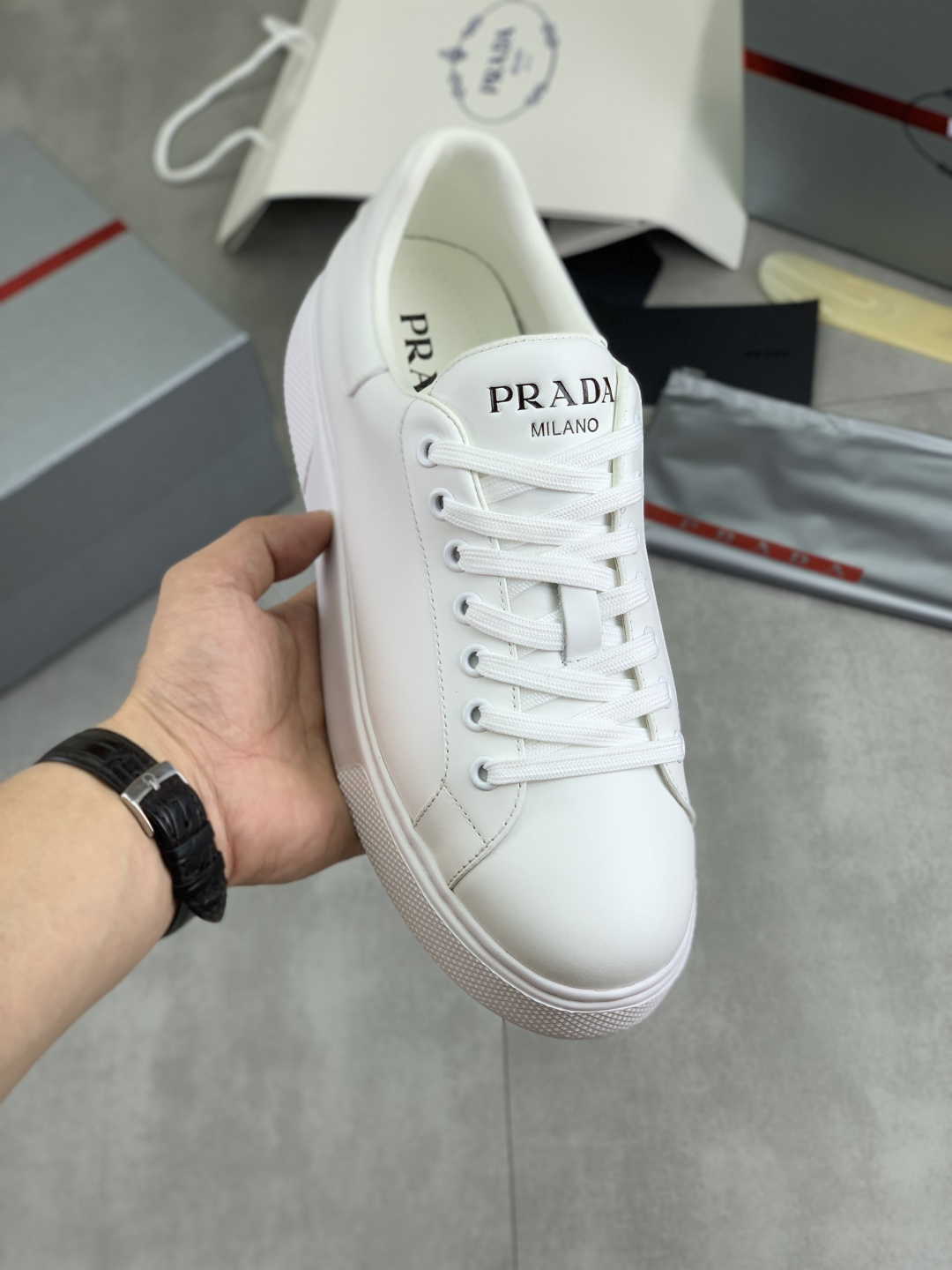 NO:353185,[Real price] High-version official website hits the hottest model, trendy brand (Prada Prada) mainly promotes hottest models, avant-garde and versatile fashion men's shoes private version, cowhide surface splicing 11.. Fashionable and crisp, original imported cowhide inner cowhide footsteps; atmospheric personality, more trendy and eye-catching, it will subvert the old concept, and it must have fashion trendy and trendy people with you! Must keep it yourself! High-end comfortable, large and low, high-end quality workmanship. Number of 38-45; 2 colors are available.,,prada,prada,cowhide19860909【实价】高版本 官网爆款上市, 潮牌（普拉达Prada）主推爆款,前卫百搭时尚男鞋私版开模,牛皮面拼接11..时尚干脆、原版进口牛皮内里牛皮垫脚；大气个性更潮更抢眼更追求档次,它将颠覆旧念,与您共度时尚潮人必备! 必自留 ! 高大上的舒适大低,高端品质做工.码数38-45；2色可选.,,prada,prada,cowhide,Men's shoes