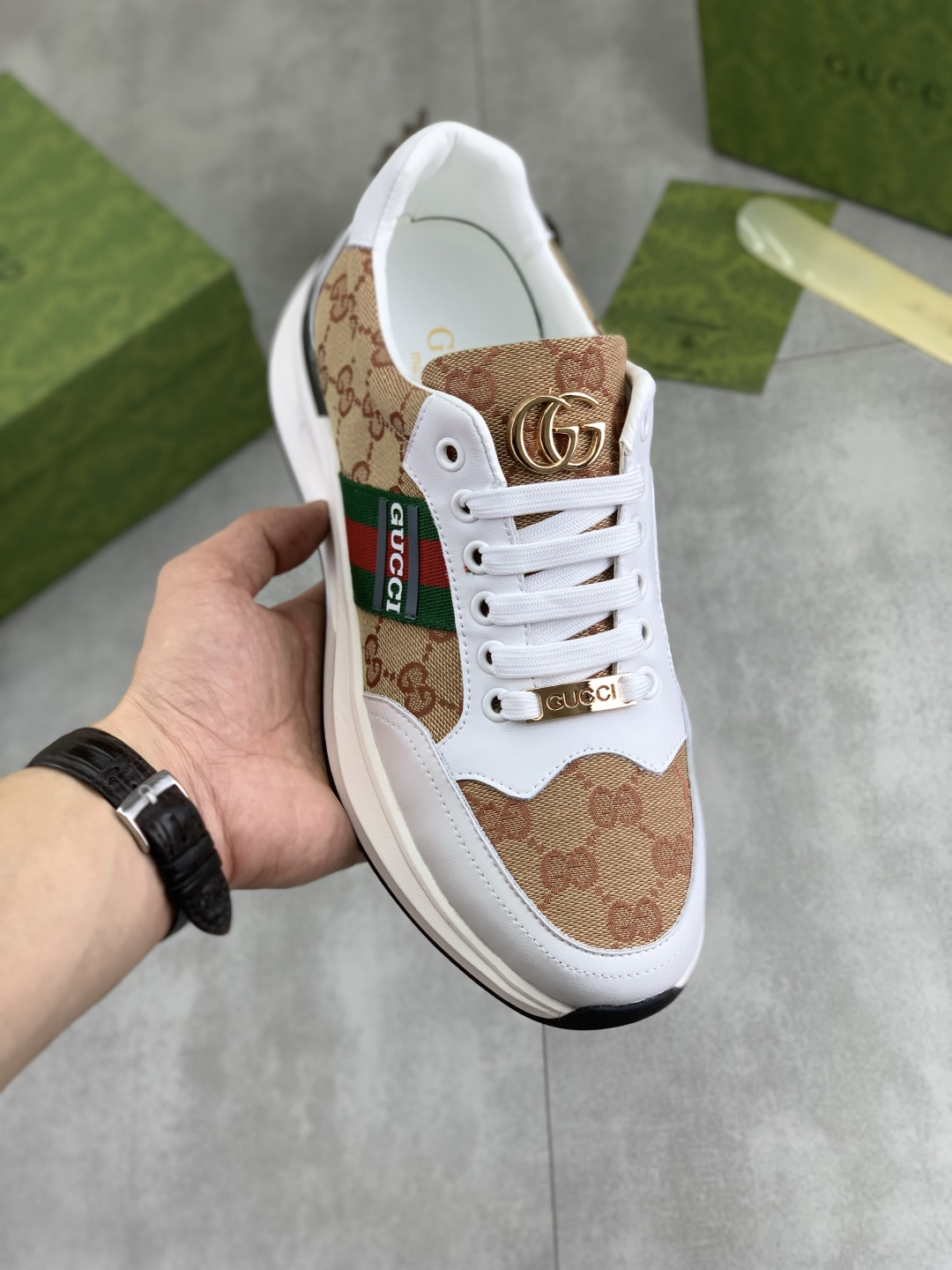 NO:353396,[Real Price] (Guqi GUCCI) official website latest casual and fashionable men's shoes, the hot style is simple and atmospheric, exclusive to trendy men. The latest official website latest brand double G element Guqi original decoration, fashionable and generous, original frosted calfskin imported from the first layer of pig skin, official website designated wear-resistant and lightweight original rubber casual sole, classic style real shot 38-44 (45 customized) 2 colors available, gucci, cowhide19860909【实价】（古奇GUCCI）官网最新款休闲时尚男鞋,爆款版型简洁大气,潮男专属.独有的官网最新品牌双G素元素古奇原版装饰,时尚又大方,面料原版磨砂小牛皮全进口头层猪皮内里,官网指定耐磨、轻便原版橡胶休闲大底,经典款实物拍摄38-44（45定做）2款颜色可选,,gucci,cowhide,Men's shoes