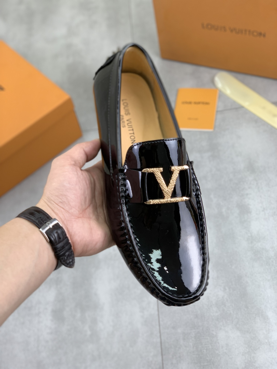 NO:605112,[Real price] [Louis Vuitton] LV Hong Kong high-quality beanie shoes. Lazy slip-on loafers. This fabric is made of imported Italian first-layer cowhide and full first-layer pigskin lining. The lining is more high-end. The original non-slip and wear-resistant rubber outsole is the only choice for driving. The size is 38-45 black. Optional, louis vuitton, louis vuitton, loafers, cowhide19860909【实价】【路易威登】 LV香港高品质豆豆鞋.懒人套脚乐福款 此款面料采用进口意大利头层牛皮全头层猪皮内里 里更为高档 原版防滑耐磨橡胶大底驾车唯一选择,码数38-45黑色 可选,,louis vuitton,louis vuitton,loafers,cowhide,Men's shoes
