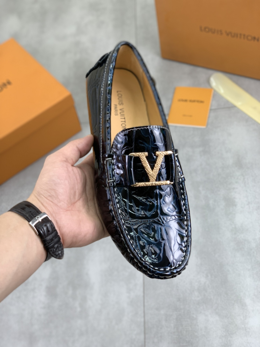 NO:605114,[Real price] [Louis Vuitton] LV Hong Kong high-quality beanie shoes. Lazy slip-on loafers. This fabric is made of imported Italian first-layer cowhide and full first-layer pigskin lining. The lining is more high-end. The original non-slip and wear-resistant rubber outsole is the only choice for driving. The size is 38-454 colors available, louis vuitton, louis vuitton, loafers, cowhide19860909【实价】【路易威登】 LV香港高品质豆豆鞋.懒人套脚乐福款 此款面料采用进口意大利头层牛皮全头层猪皮内里 里更为高档 原版防滑耐磨橡胶大底驾车唯一选择,码数38-454色可选,,louis vuitton,louis vuitton,loafers,cowhide,Men's shoes