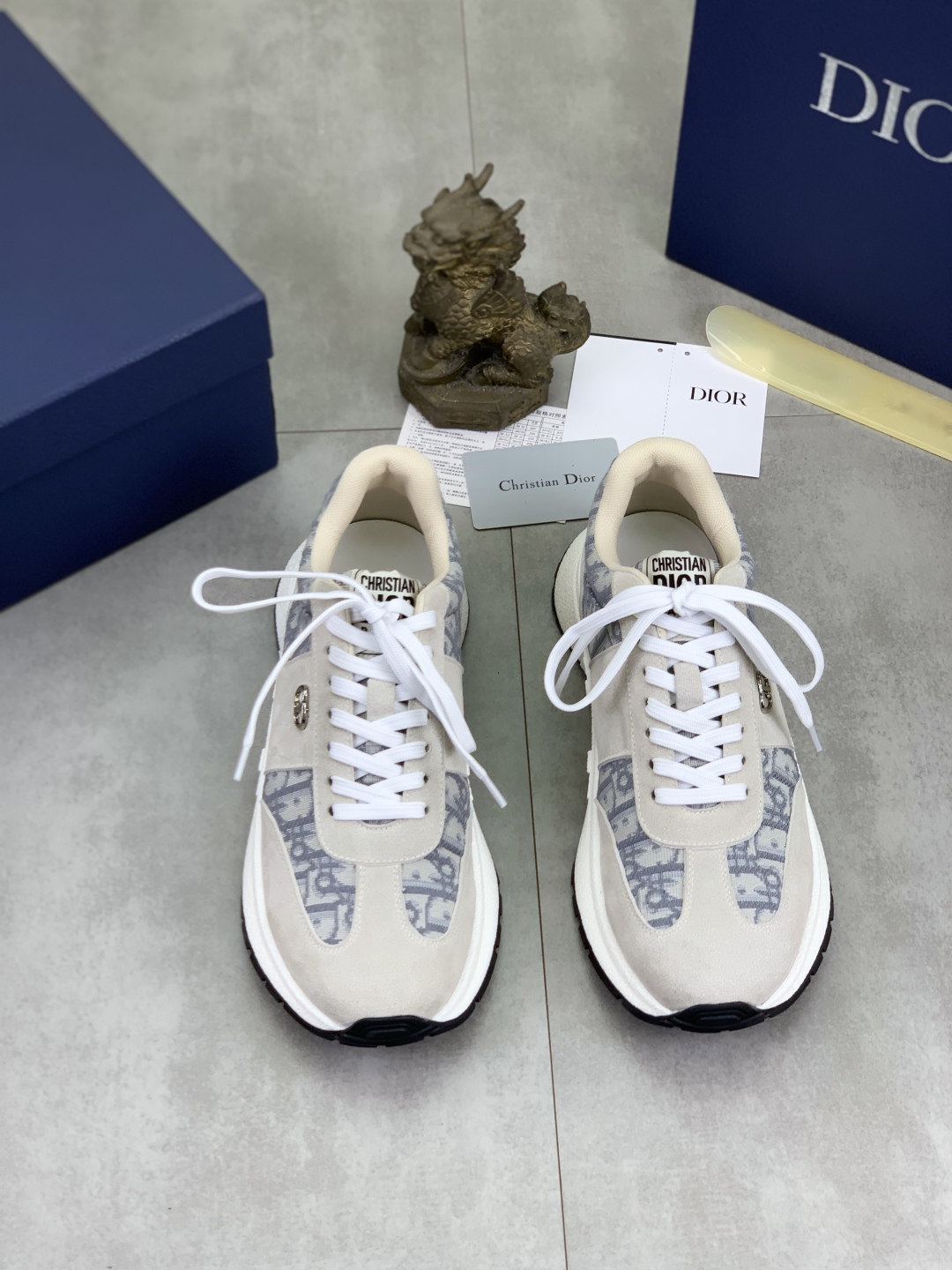 工厂价P270💰【实价】🆘【Dior】2025迪奥原版系带低帮男鞋 经典款休闲鞋🔥本款是官方主打经典款，质量，原厂名师制作，采用优质牛皮配原版材料➕舒适透气网布內里➕猪皮鞋垫，完美楦型，大方时尚的设计，吸引了众多消费者的追捧，适合司机驾车行驶🚗，要的就是市场最品质，颜色：七色 码数：38--44（45 46定做）