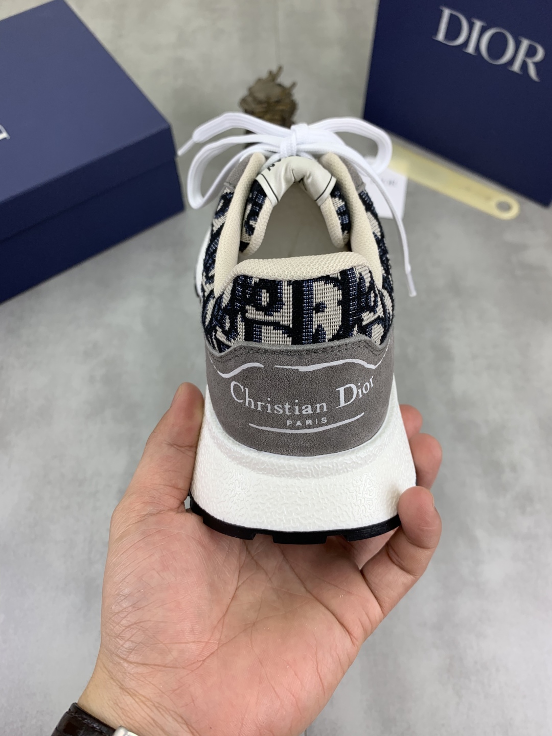 工厂价P270💰【实价】🆘【Dior】2025迪奥原版系带低帮男鞋 经典款休闲鞋🔥本款是官方主打经典款，质量，原厂名师制作，采用优质牛皮配原版材料➕舒适透气网布內里➕猪皮鞋垫，完美楦型，大方时尚的设计，吸引了众多消费者的追捧，适合司机驾车行驶🚗，要的就是市场最品质，颜色：七色 码数：38--44（45 46定做）