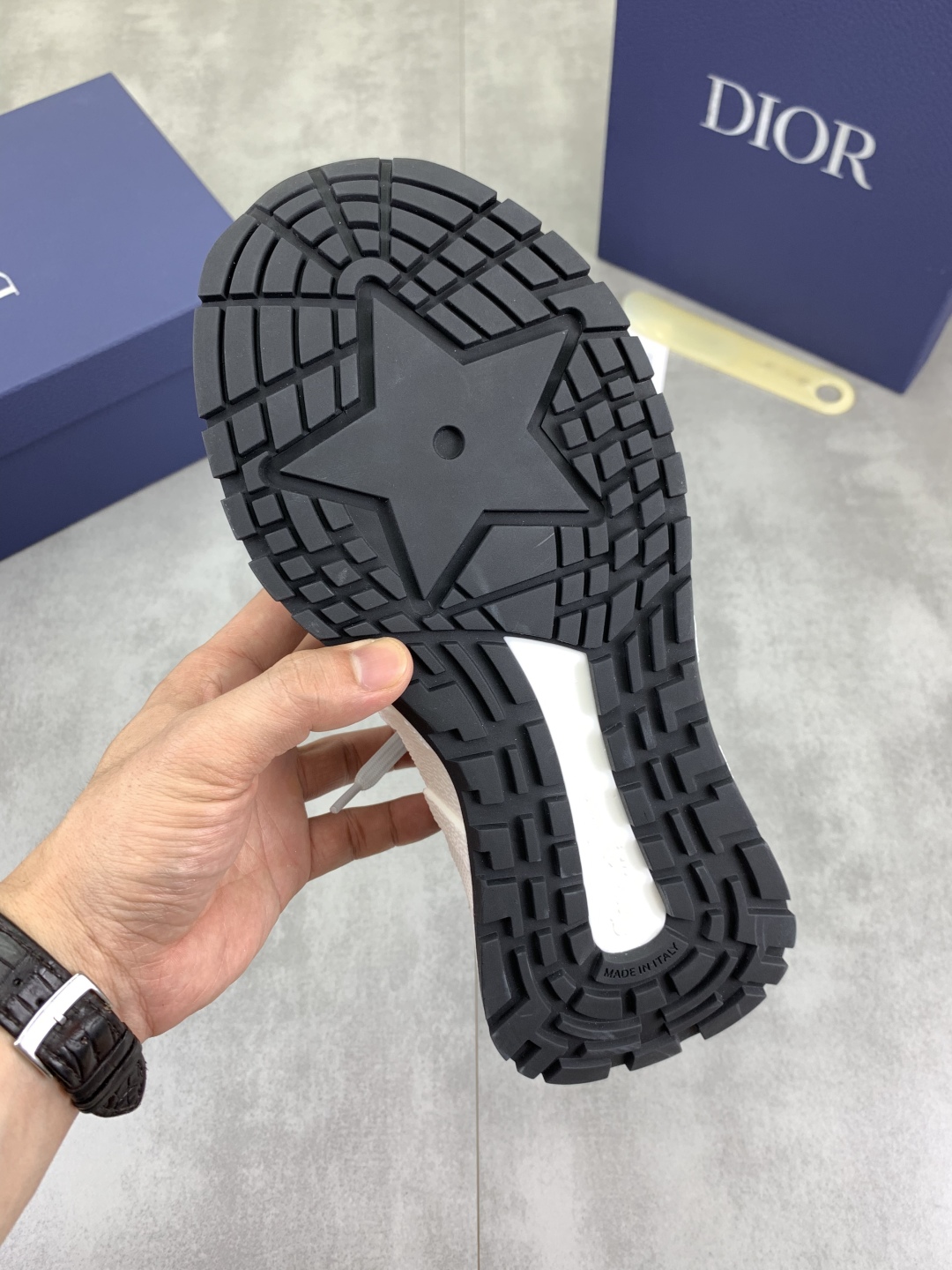 工厂价P270💰【实价】🆘【Dior】2025迪奥原版系带低帮男鞋 经典款休闲鞋🔥本款是官方主打经典款，质量，原厂名师制作，采用优质牛皮配原版材料➕舒适透气网布內里➕猪皮鞋垫，完美楦型，大方时尚的设计，吸引了众多消费者的追捧，适合司机驾车行驶🚗，要的就是市场最品质，颜色：七色 码数：38--44（45 46定做）