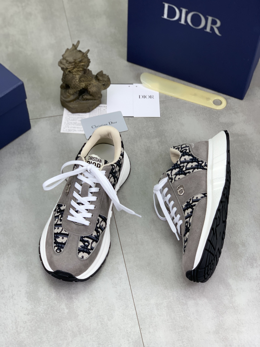 工厂价P270💰【实价】🆘【Dior】2025迪奥原版系带低帮男鞋 经典款休闲鞋🔥本款是官方主打经典款，质量，原厂名师制作，采用优质牛皮配原版材料➕舒适透气网布內里➕猪皮鞋垫，完美楦型，大方时尚的设计，吸引了众多消费者的追捧，适合司机驾车行驶🚗，要的就是市场最品质，颜色：七色 码数：38--44（45 46定做）