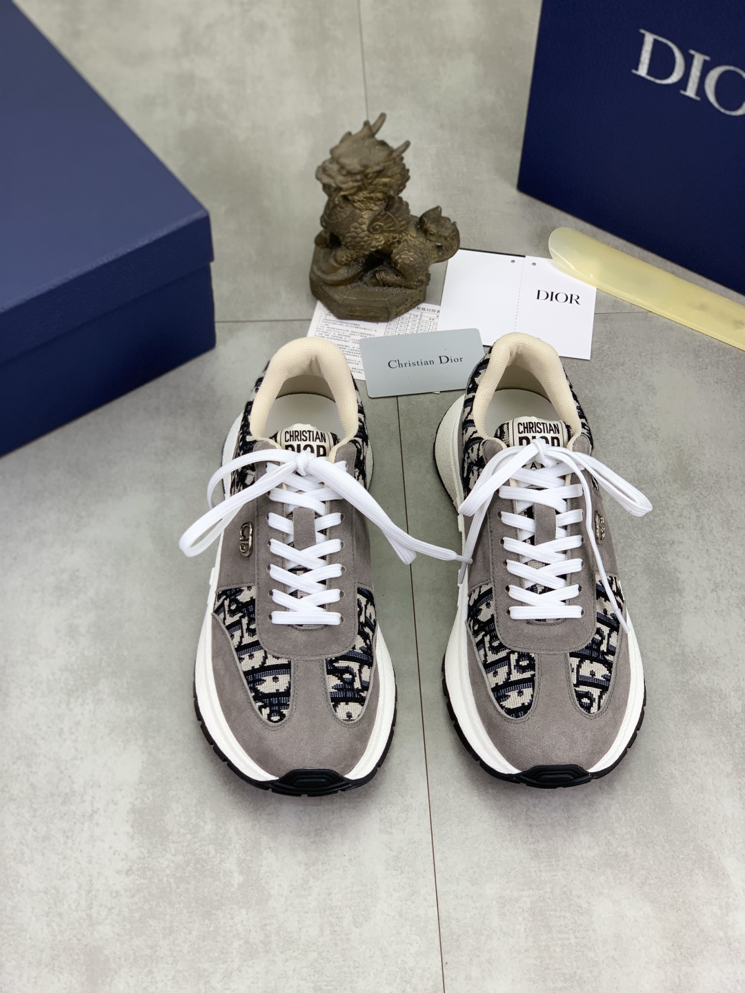 工厂价P270💰【实价】🆘【Dior】2025迪奥原版系带低帮男鞋 经典款休闲鞋🔥本款是官方主打经典款，质量，原厂名师制作，采用优质牛皮配原版材料➕舒适透气网布內里➕猪皮鞋垫，完美楦型，大方时尚的设计，吸引了众多消费者的追捧，适合司机驾车行驶🚗，要的就是市场最品质，颜色：七色 码数：38--44（45 46定做）