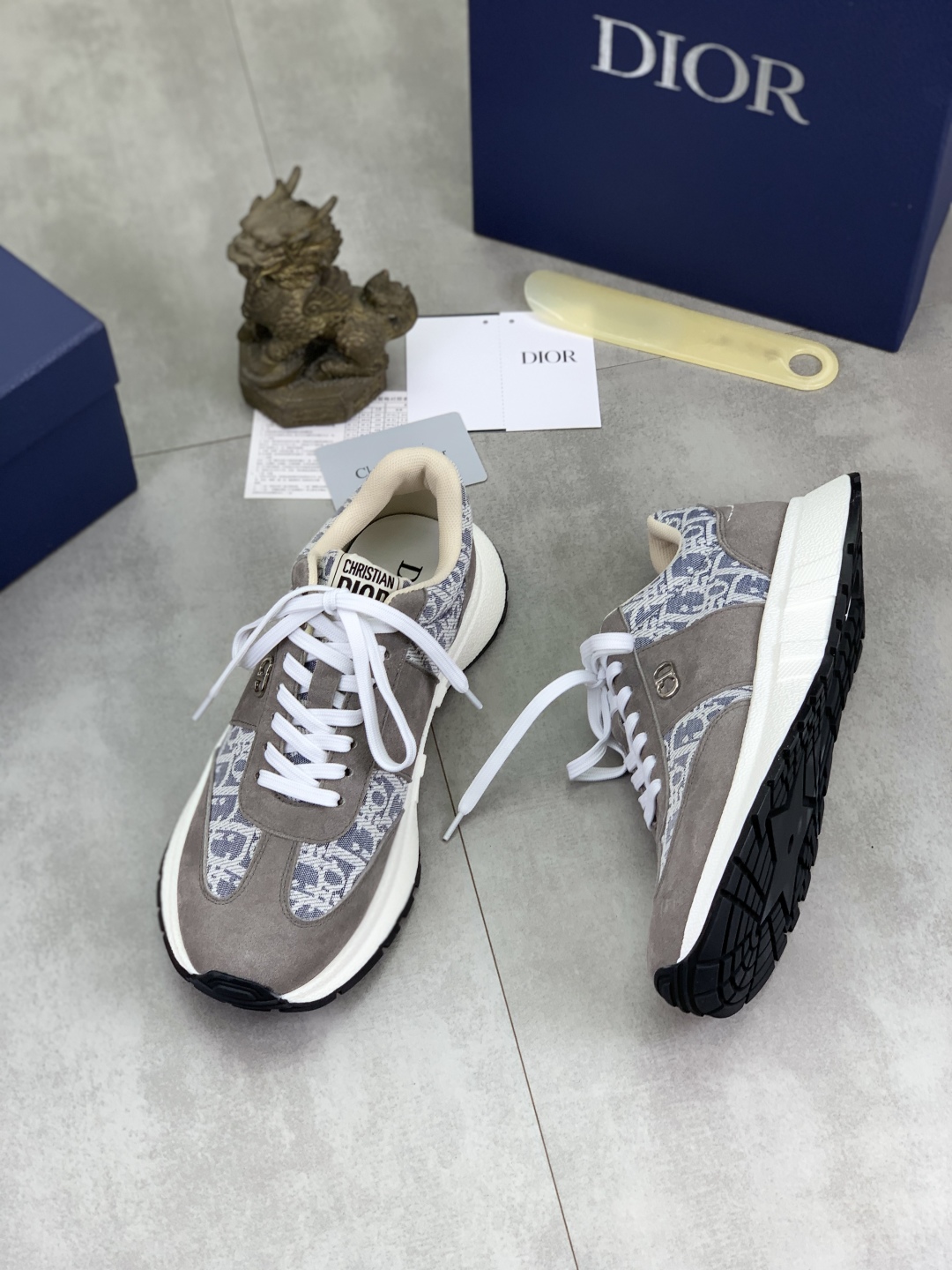 工厂价P270💰【实价】🆘【Dior】2025迪奥原版系带低帮男鞋 经典款休闲鞋🔥本款是官方主打经典款，质量，原厂名师制作，采用优质牛皮配原版材料➕舒适透气网布內里➕猪皮鞋垫，完美楦型，大方时尚的设计，吸引了众多消费者的追捧，适合司机驾车行驶🚗，要的就是市场最品质，颜色：七色 码数：38--44（45 46定做）
