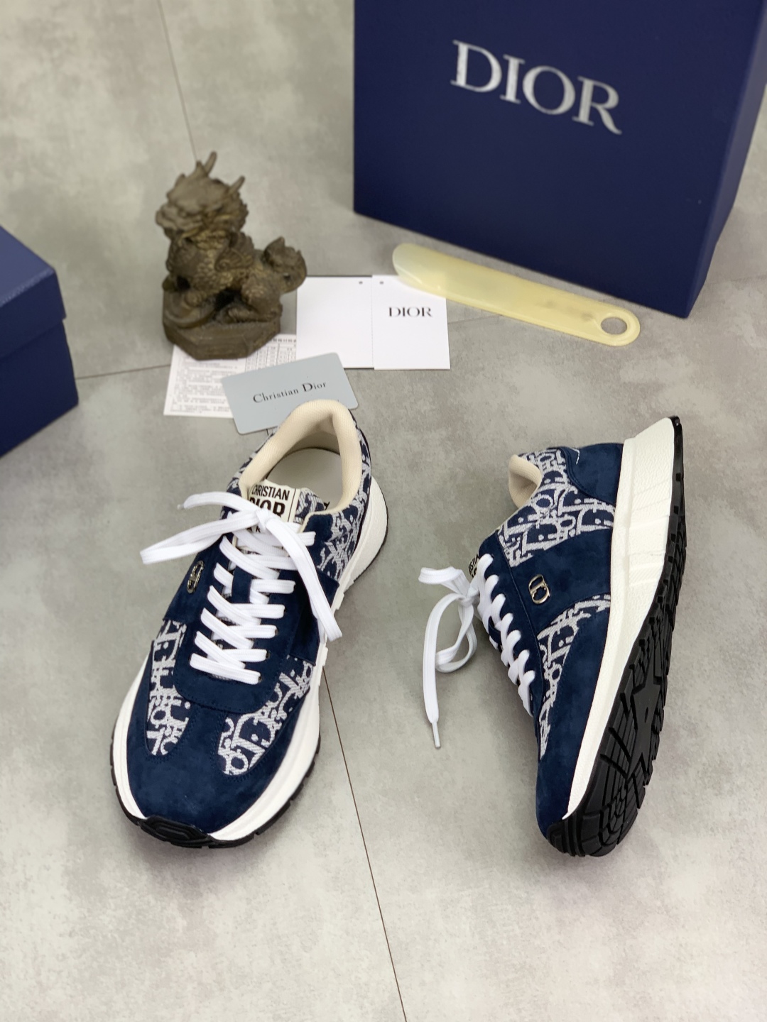 工厂价P270💰【实价】🆘【Dior】2025迪奥原版系带低帮男鞋 经典款休闲鞋🔥本款是官方主打经典款，质量，原厂名师制作，采用优质牛皮配原版材料➕舒适透气网布內里➕猪皮鞋垫，完美楦型，大方时尚的设计，吸引了众多消费者的追捧，适合司机驾车行驶🚗，要的就是市场最品质，颜色：七色 码数：38--44（45 46定做）