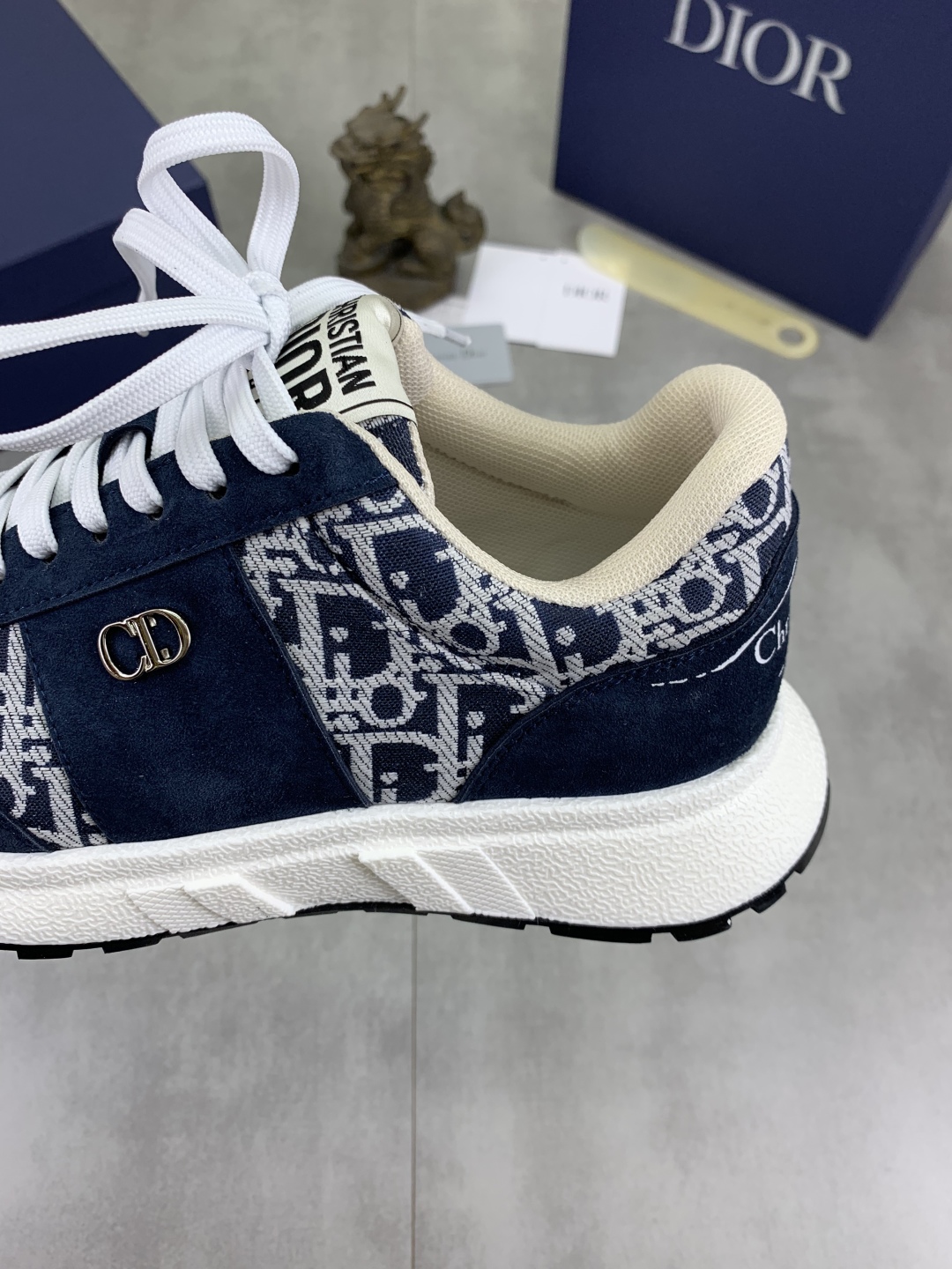 工厂价P270💰【实价】🆘【Dior】2025迪奥原版系带低帮男鞋 经典款休闲鞋🔥本款是官方主打经典款，质量，原厂名师制作，采用优质牛皮配原版材料➕舒适透气网布內里➕猪皮鞋垫，完美楦型，大方时尚的设计，吸引了众多消费者的追捧，适合司机驾车行驶🚗，要的就是市场最品质，颜色：七色 码数：38--44（45 46定做）