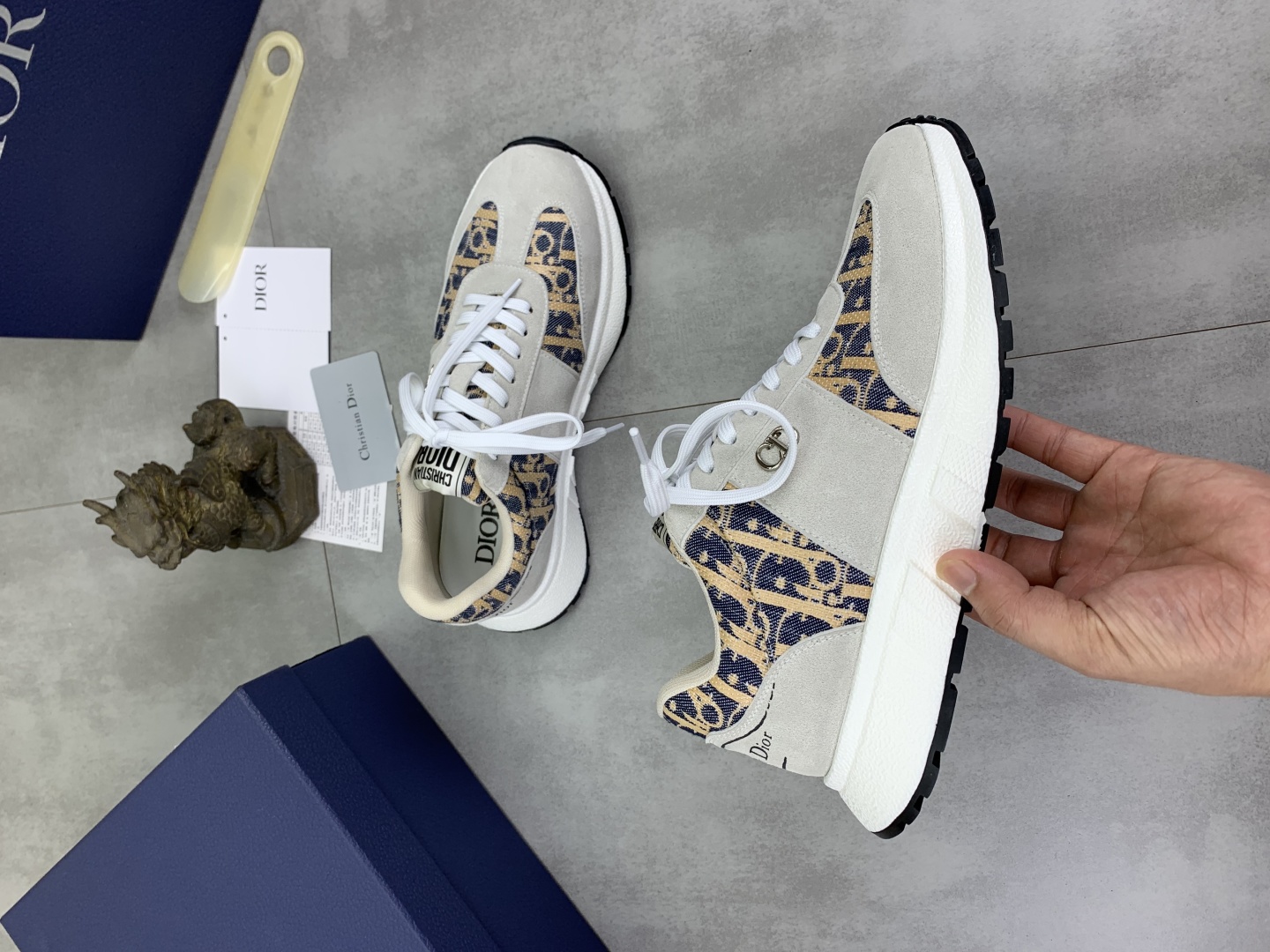 工厂价P270💰【实价】🆘【Dior】2025迪奥原版系带低帮男鞋 经典款休闲鞋🔥本款是官方主打经典款，质量，原厂名师制作，采用优质牛皮配原版材料➕舒适透气网布內里➕猪皮鞋垫，完美楦型，大方时尚的设计，吸引了众多消费者的追捧，适合司机驾车行驶🚗，要的就是市场最品质，颜色：七色 码数：38--44（45 46定做）