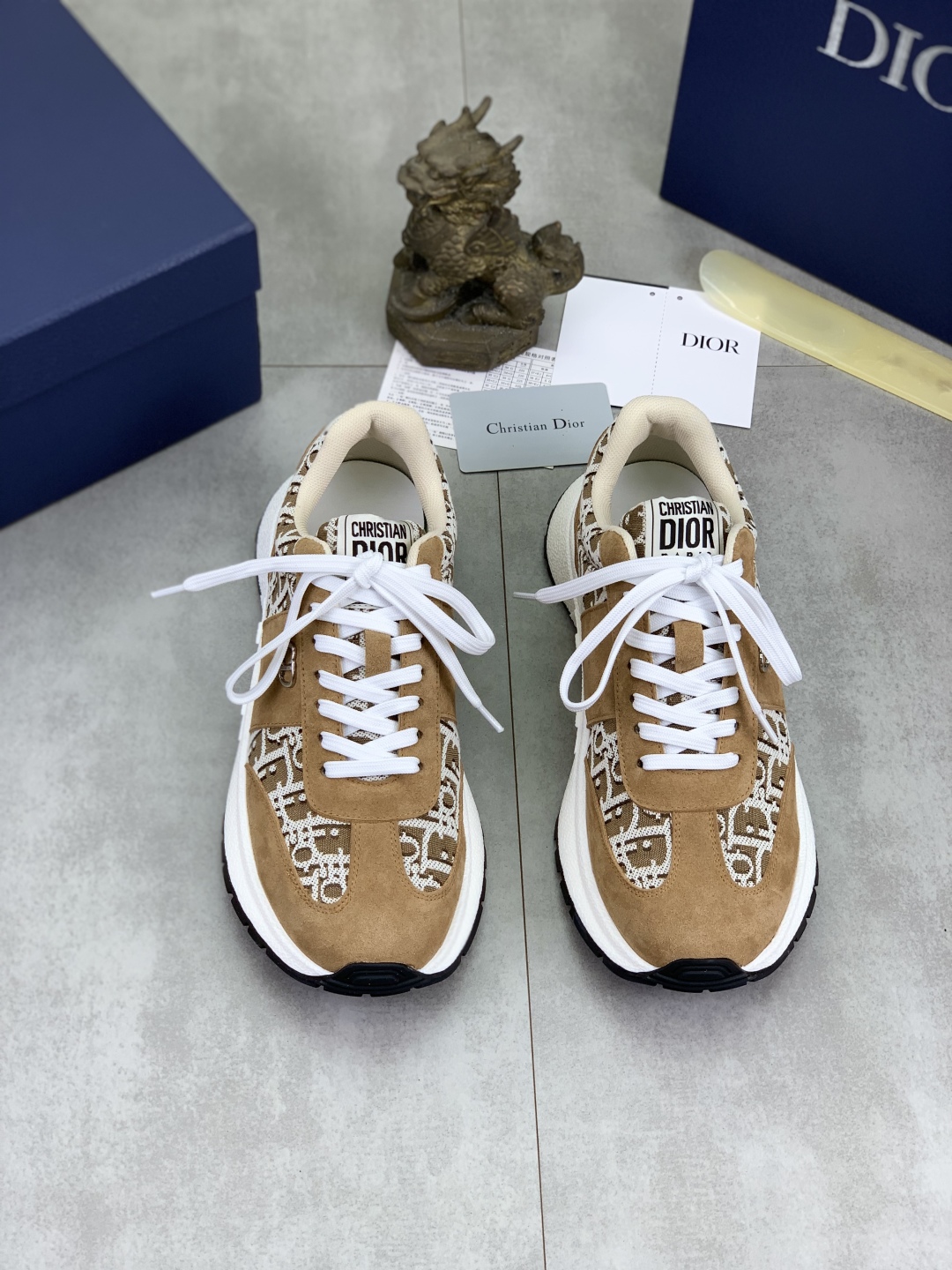 工厂价P270💰【实价】🆘【Dior】2025迪奥原版系带低帮男鞋 经典款休闲鞋🔥本款是官方主打经典款，质量，原厂名师制作，采用优质牛皮配原版材料➕舒适透气网布內里➕猪皮鞋垫，完美楦型，大方时尚的设计，吸引了众多消费者的追捧，适合司机驾车行驶🚗，要的就是市场最品质，颜色：七色 码数：38--44（45 46定做）