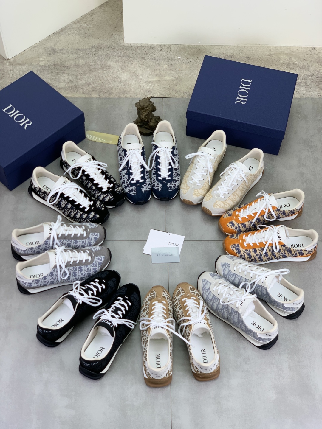 工厂价P260💰【实价】🆘【Dior】2025迪奥原版系带低帮男鞋 经典款休闲鞋🔥本款是官方主打经典款，质量，原厂名师制作，采用优质牛皮配原版材料➕舒适透气网布內里➕猪皮鞋垫，完美楦型，大方时尚的设计，吸引了众多消费者的追捧，适合司机驾车行驶🚗，要的就是市场最品质，颜色：8️⃣色 码数：38--44（45 46定做）