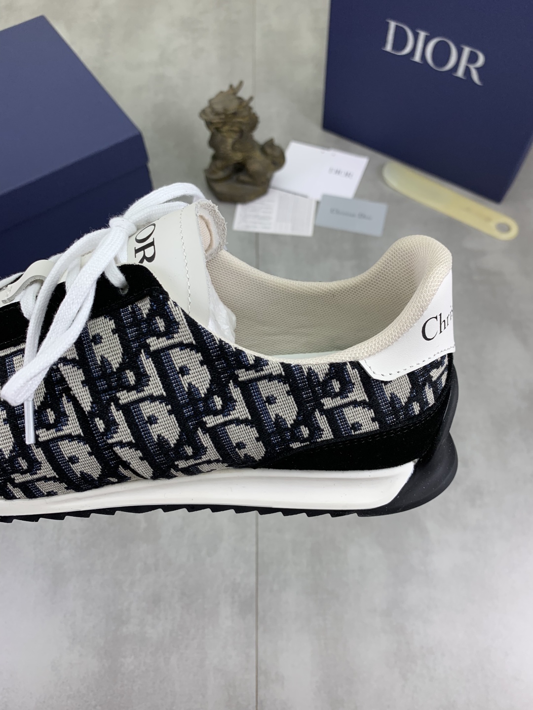 工厂价P260💰【实价】🆘【Dior】2025迪奥原版系带低帮男鞋 经典款休闲鞋🔥本款是官方主打经典款，质量，原厂名师制作，采用优质牛皮配原版材料➕舒适透气网布內里➕猪皮鞋垫，完美楦型，大方时尚的设计，吸引了众多消费者的追捧，适合司机驾车行驶🚗，要的就是市场最品质，颜色：8️⃣色 码数：38--44（45 46定做）