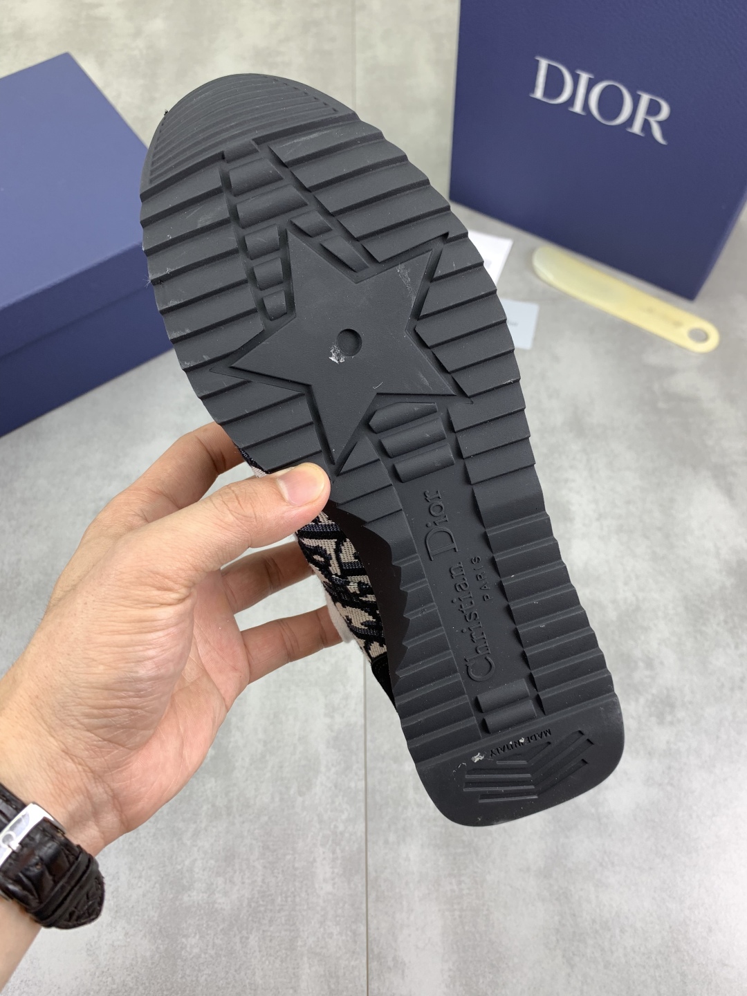 工厂价P260💰【实价】🆘【Dior】2025迪奥原版系带低帮男鞋 经典款休闲鞋🔥本款是官方主打经典款，质量，原厂名师制作，采用优质牛皮配原版材料➕舒适透气网布內里➕猪皮鞋垫，完美楦型，大方时尚的设计，吸引了众多消费者的追捧，适合司机驾车行驶🚗，要的就是市场最品质，颜色：8️⃣色 码数：38--44（45 46定做）