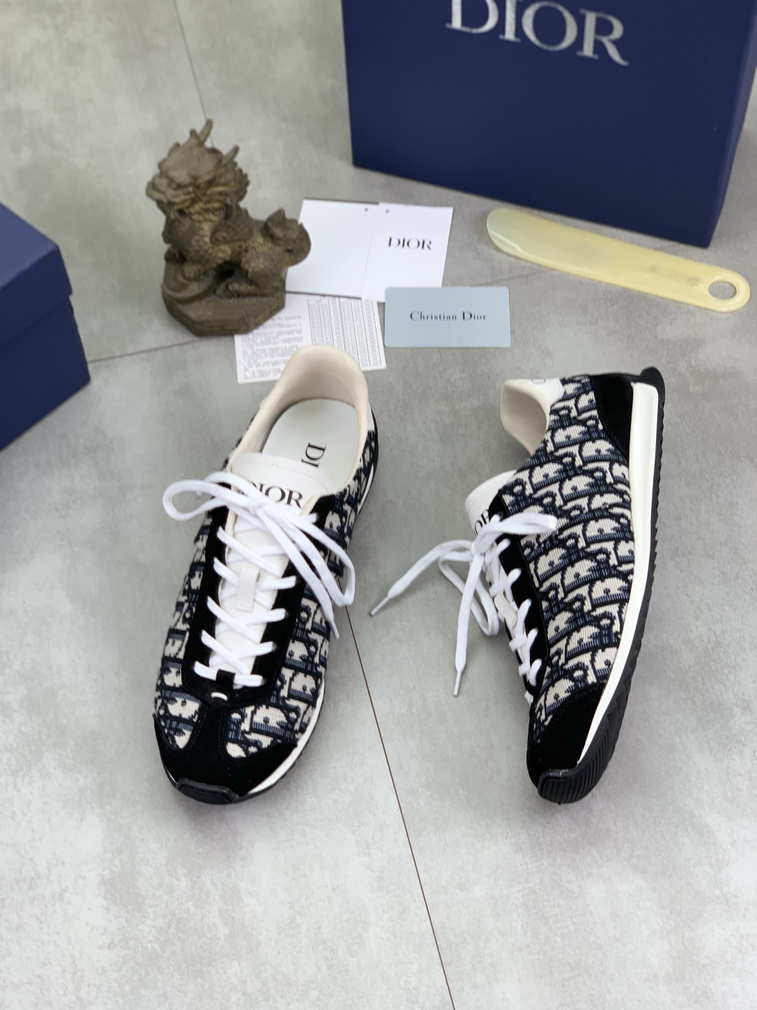 工厂价P260💰【实价】🆘【Dior】2025迪奥原版系带低帮男鞋 经典款休闲鞋🔥本款是官方主打经典款，质量，原厂名师制作，采用优质牛皮配原版材料➕舒适透气网布內里➕猪皮鞋垫，完美楦型，大方时尚的设计，吸引了众多消费者的追捧，适合司机驾车行驶🚗，要的就是市场最品质，颜色：8️⃣色 码数：38--44（45 46定做）