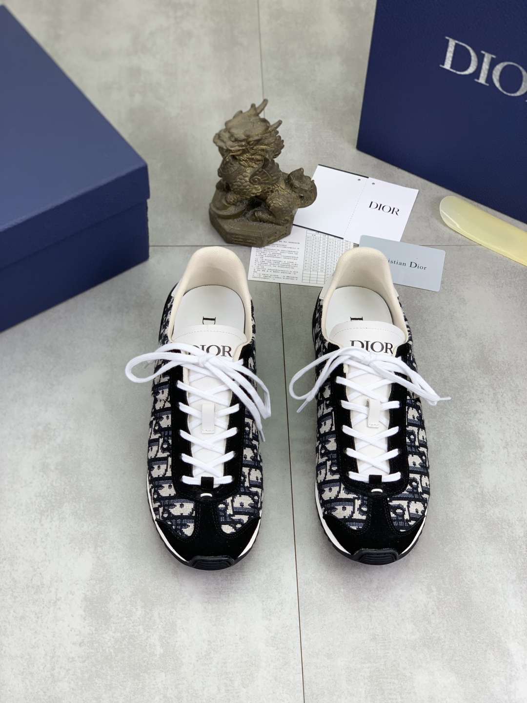 工厂价P260💰【实价】🆘【Dior】2025迪奥原版系带低帮男鞋 经典款休闲鞋🔥本款是官方主打经典款，质量，原厂名师制作，采用优质牛皮配原版材料➕舒适透气网布內里➕猪皮鞋垫，完美楦型，大方时尚的设计，吸引了众多消费者的追捧，适合司机驾车行驶🚗，要的就是市场最品质，颜色：8️⃣色 码数：38--44（45 46定做）