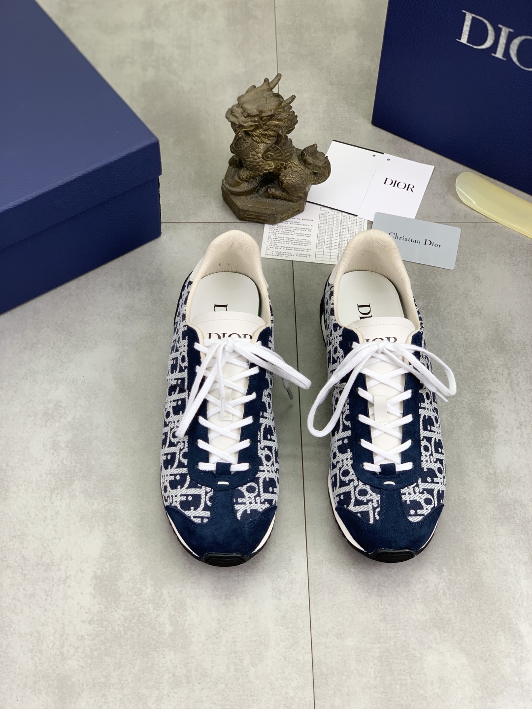 工厂价P260💰【实价】🆘【Dior】2025迪奥原版系带低帮男鞋 经典款休闲鞋🔥本款是官方主打经典款，质量，原厂名师制作，采用优质牛皮配原版材料➕舒适透气网布內里➕猪皮鞋垫，完美楦型，大方时尚的设计，吸引了众多消费者的追捧，适合司机驾车行驶🚗，要的就是市场最品质，颜色：8️⃣色 码数：38--44（45 46定做）