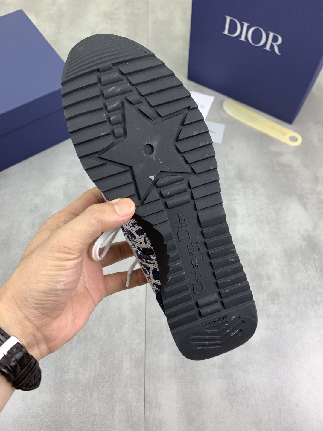 工厂价P260💰【实价】🆘【Dior】2025迪奥原版系带低帮男鞋 经典款休闲鞋🔥本款是官方主打经典款，质量，原厂名师制作，采用优质牛皮配原版材料➕舒适透气网布內里➕猪皮鞋垫，完美楦型，大方时尚的设计，吸引了众多消费者的追捧，适合司机驾车行驶🚗，要的就是市场最品质，颜色：8️⃣色 码数：38--44（45 46定做）