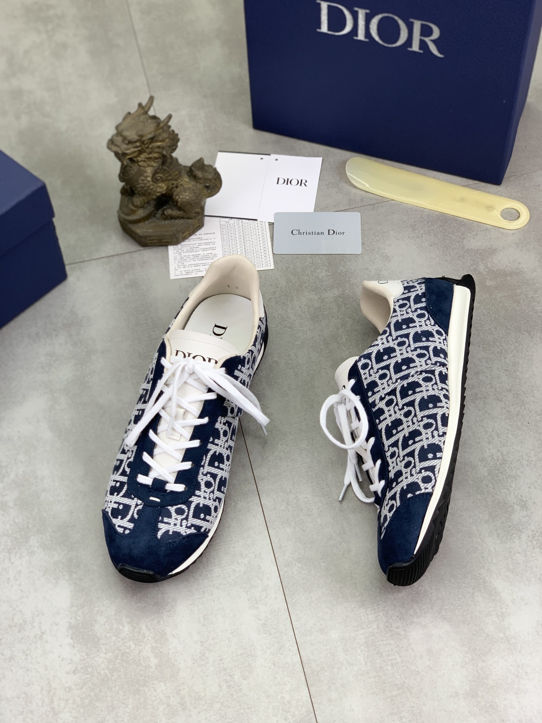 工厂价P260💰【实价】🆘【Dior】2025迪奥原版系带低帮男鞋 经典款休闲鞋🔥本款是官方主打经典款，质量，原厂名师制作，采用优质牛皮配原版材料➕舒适透气网布內里➕猪皮鞋垫，完美楦型，大方时尚的设计，吸引了众多消费者的追捧，适合司机驾车行驶🚗，要的就是市场最品质，颜色：8️⃣色 码数：38--44（45 46定做）