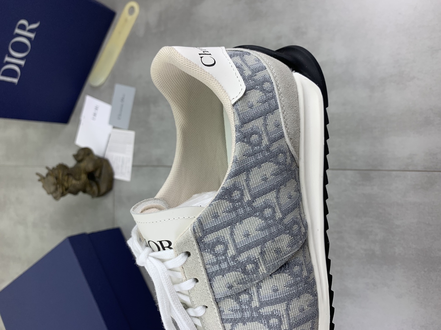 工厂价P260💰【实价】🆘【Dior】2025迪奥原版系带低帮男鞋 经典款休闲鞋🔥本款是官方主打经典款，质量，原厂名师制作，采用优质牛皮配原版材料➕舒适透气网布內里➕猪皮鞋垫，完美楦型，大方时尚的设计，吸引了众多消费者的追捧，适合司机驾车行驶🚗，要的就是市场最品质，颜色：8️⃣色 码数：38--44（45 46定做）