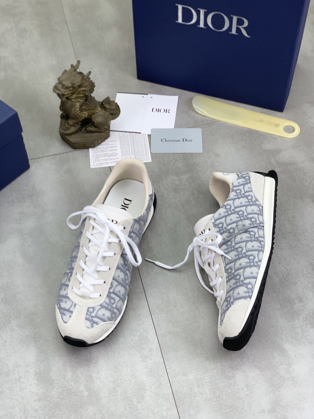 工厂价P260💰【实价】🆘【Dior】2025迪奥原版系带低帮男鞋 经典款休闲鞋🔥本款是官方主打经典款，质量，原厂名师制作，采用优质牛皮配原版材料➕舒适透气网布內里➕猪皮鞋垫，完美楦型，大方时尚的设计，吸引了众多消费者的追捧，适合司机驾车行驶🚗，要的就是市场最品质，颜色：8️⃣色 码数：38--44（45 46定做）